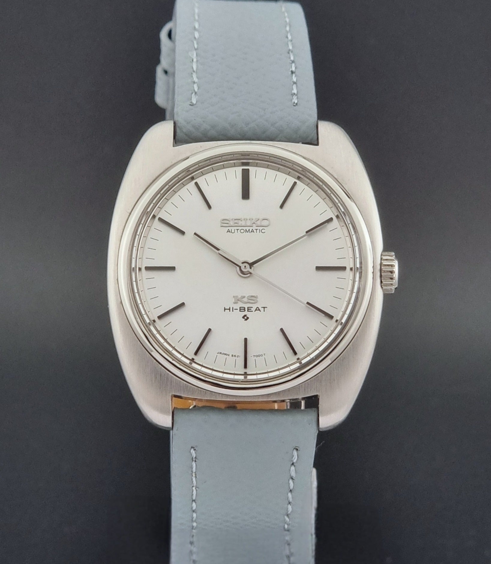 Vintage King Seiko Wristwatch 5621-7000 with light grey leather strap on a dark gray background closer dial view