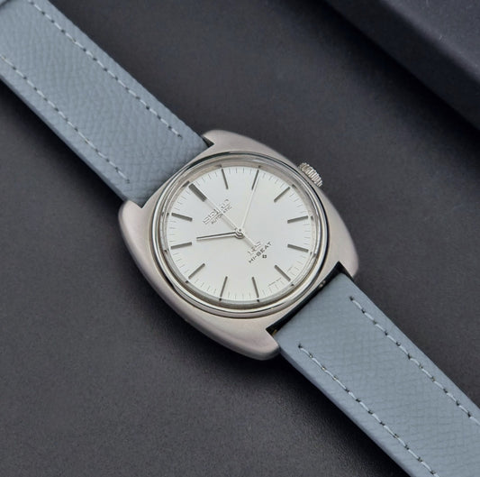 Vintage King Seiko Wristwatch 5621-7000 with light grey leather strap on a dark gray background