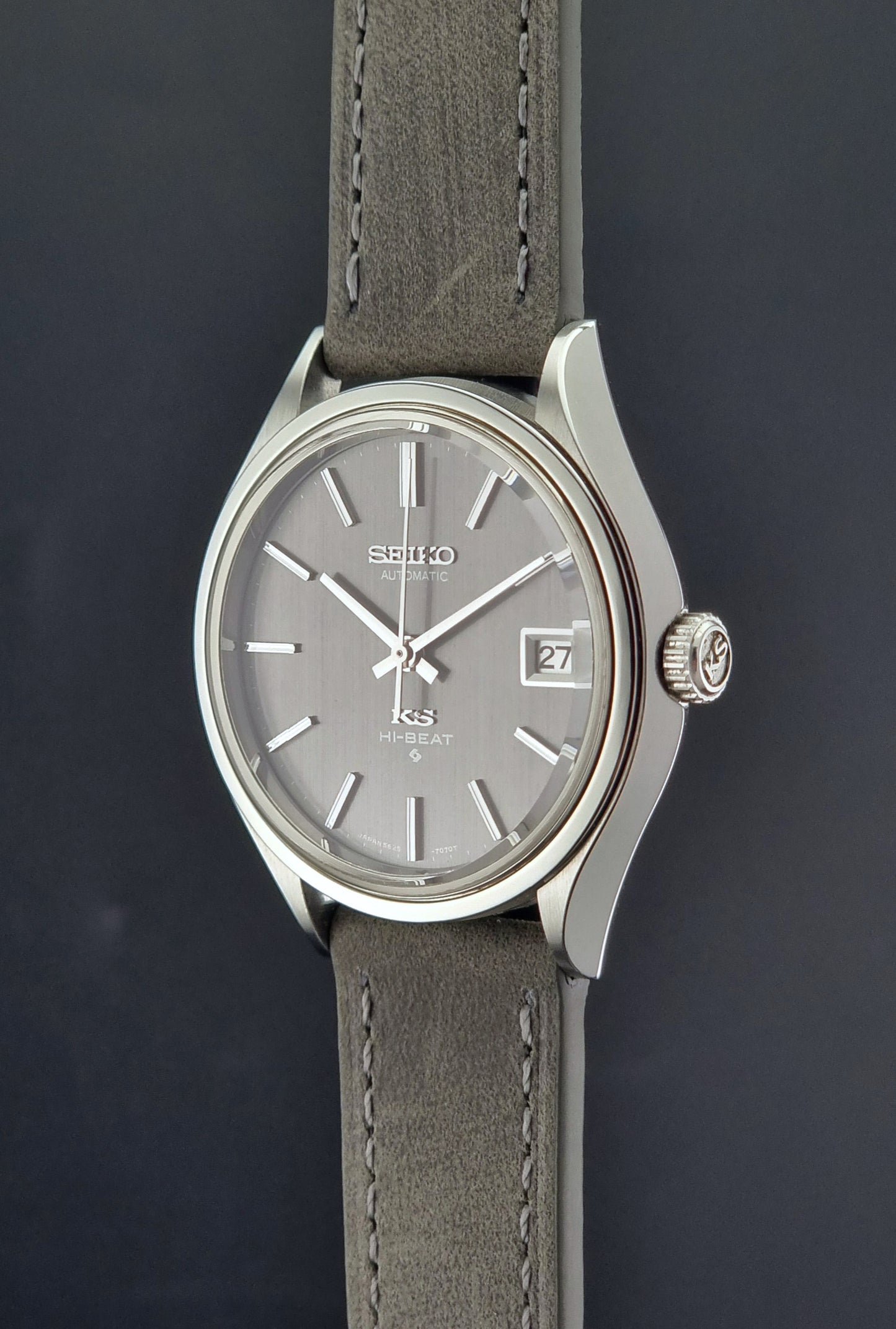 Vintage King Seiko watch 5625-7120 with a grey leather strap on a grey background crown profile view