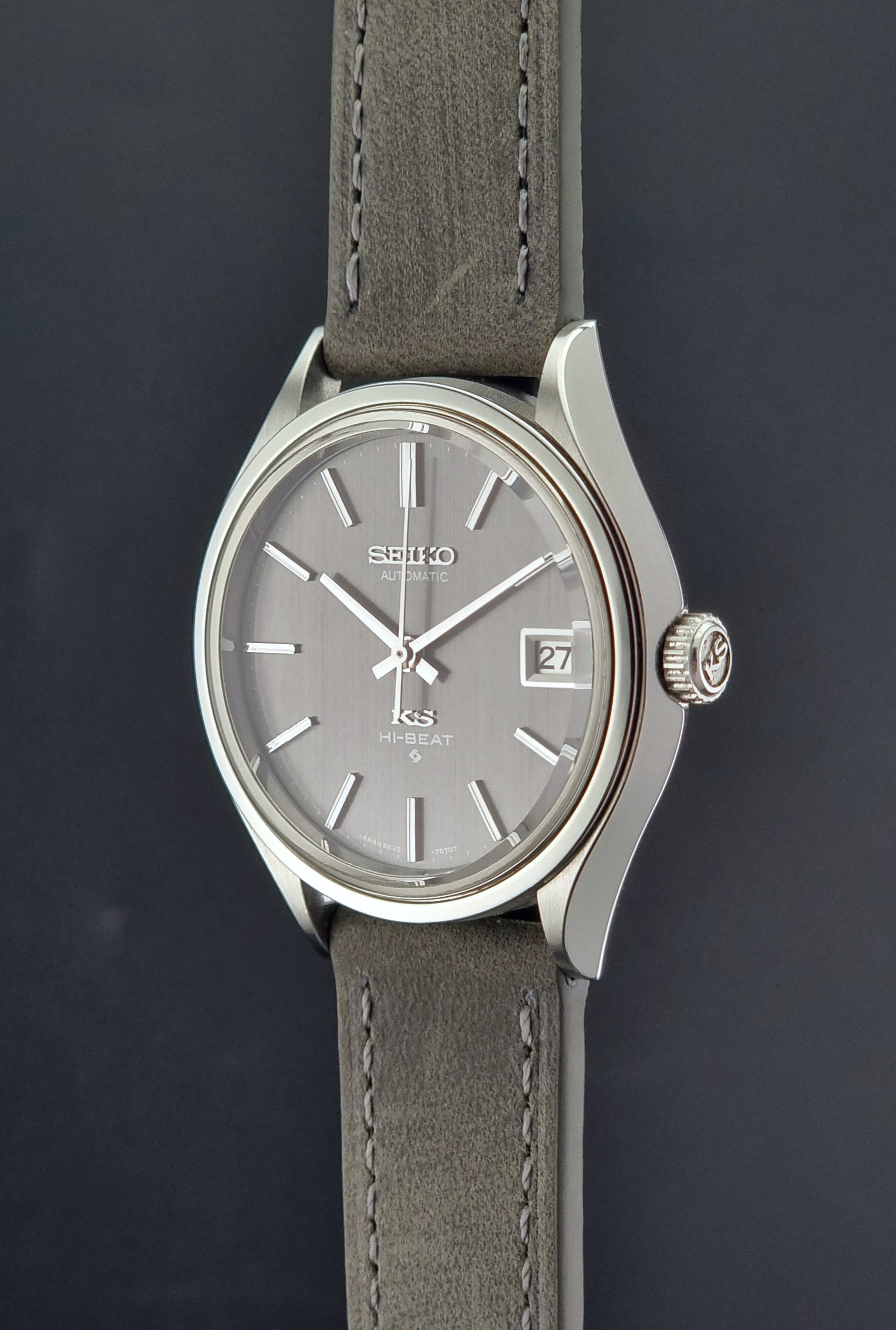 Vintage King Seiko watch 5625-7120 with a grey leather strap on a grey background crown profile view