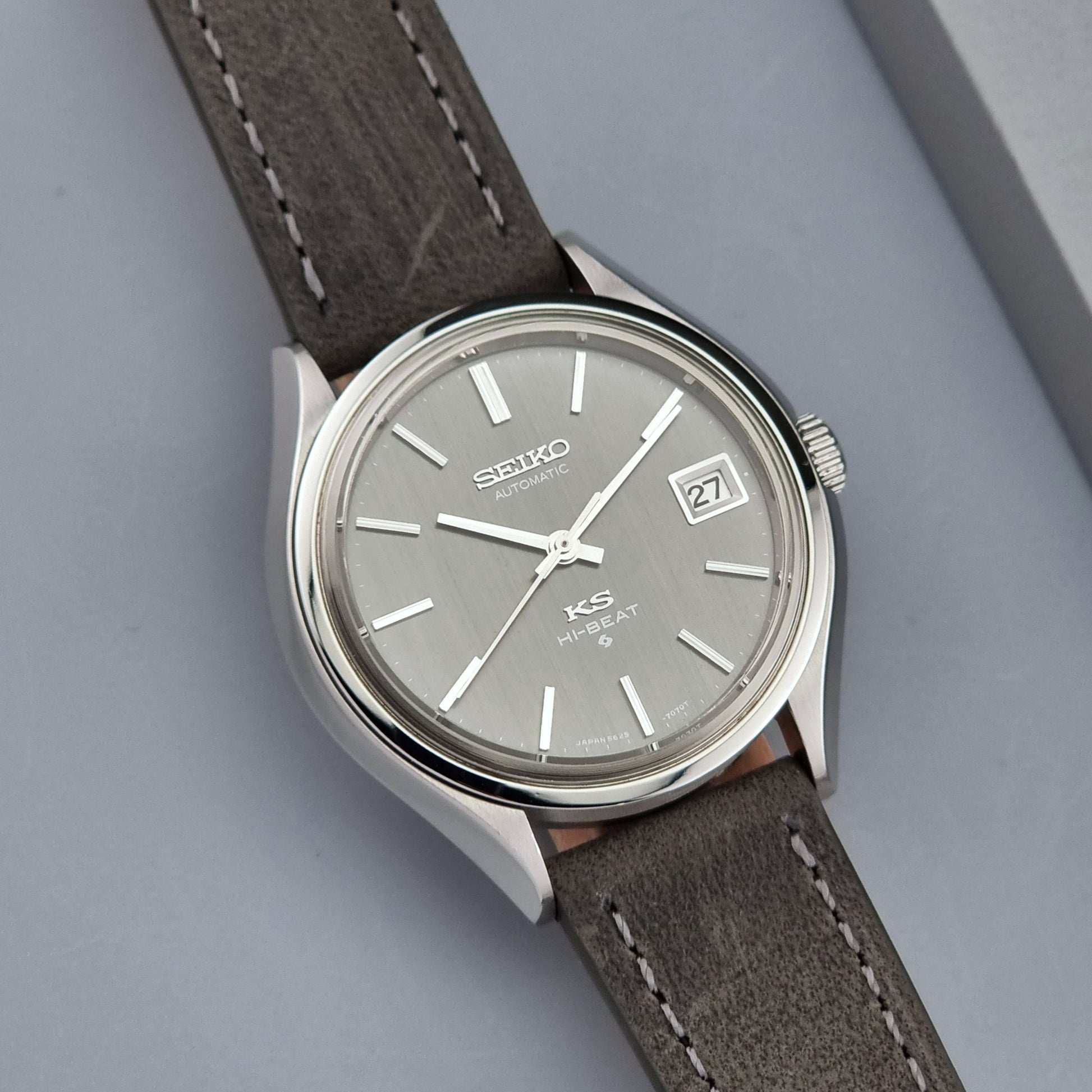 Vintage King Seiko watch 5625-7120 with a grey leather strap on a grey background dial view