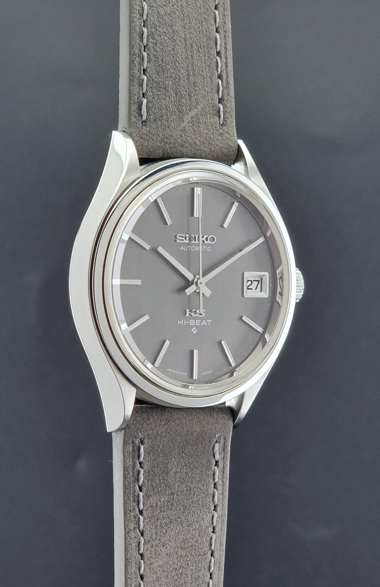 Vintage King Seiko watch 5625-7120 with a grey leather strap on a grey background side profile view