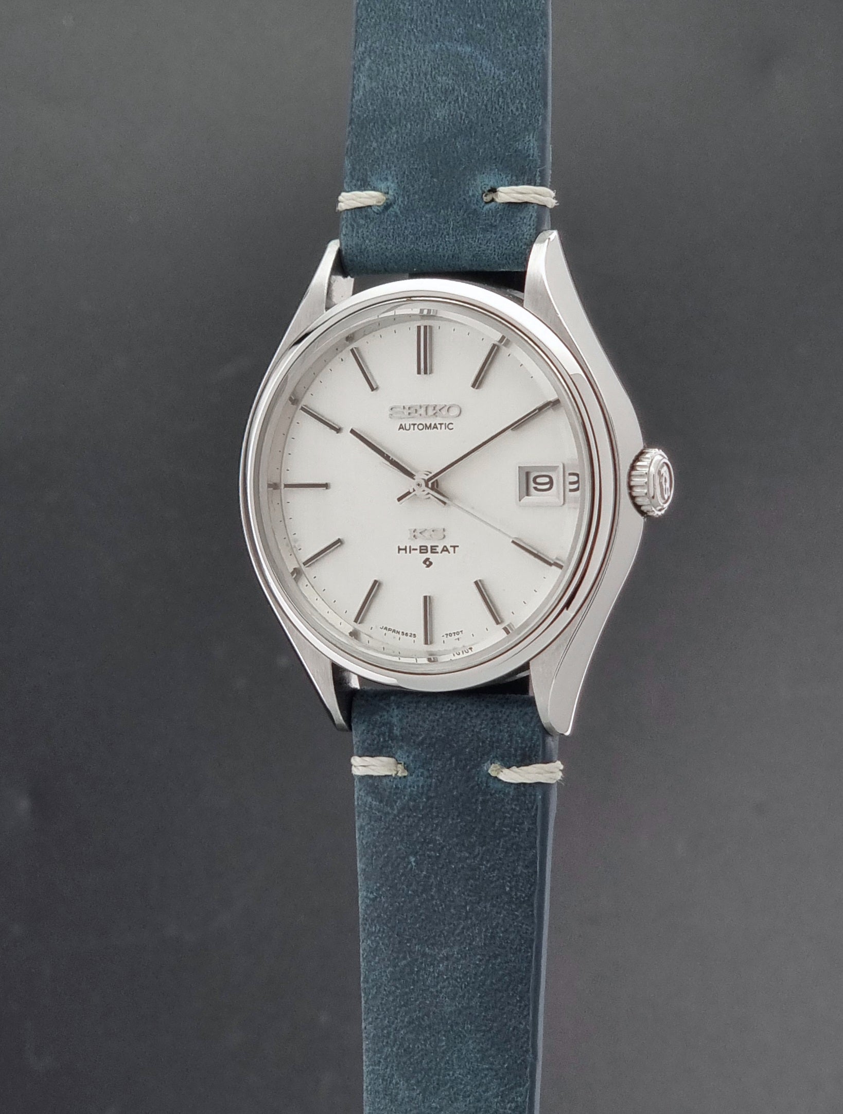 Vintage King Seiko 5625-7121 watch with blue strap on a dark gray background crown profile view