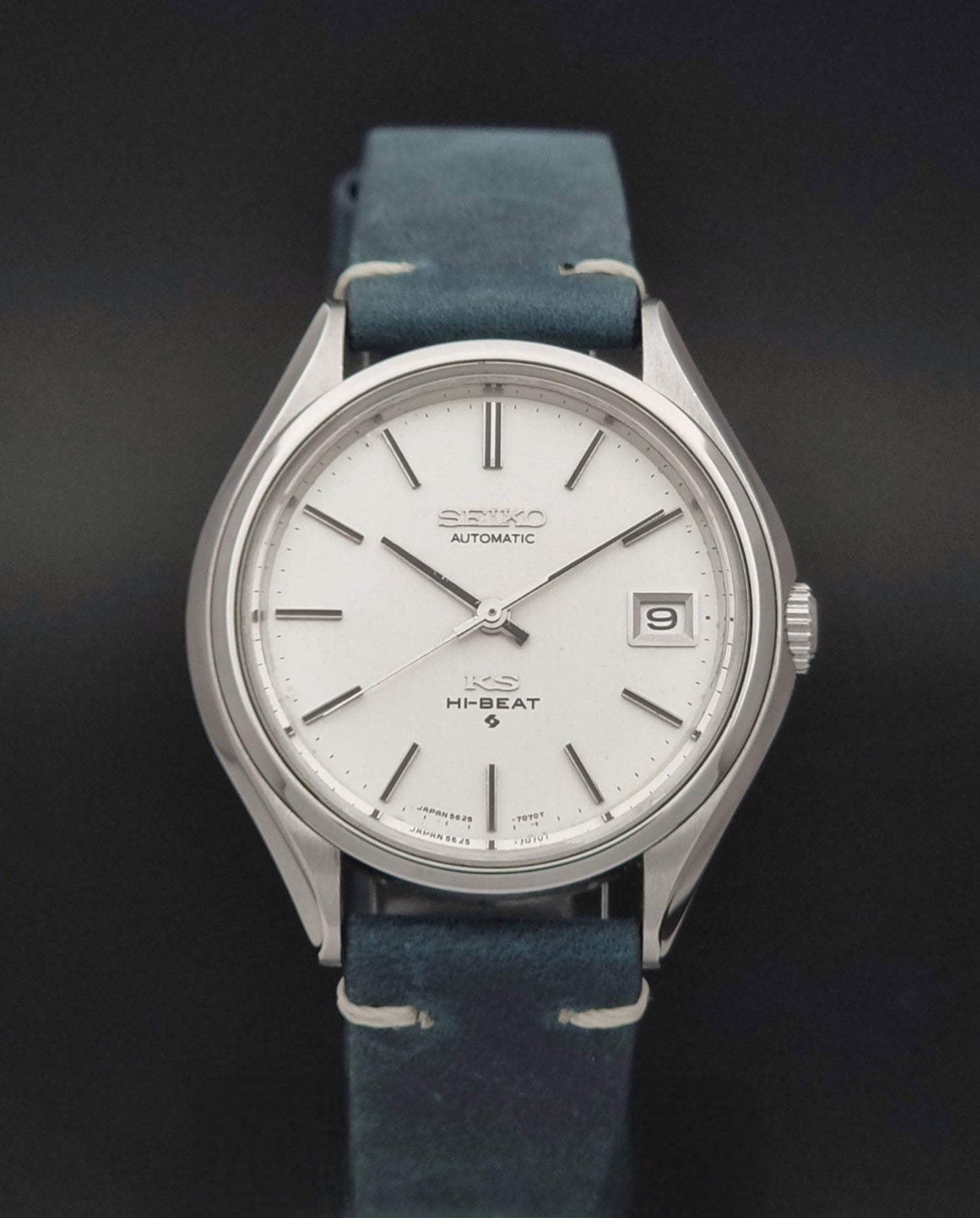 Vintage King Seiko 5625-7121 watch with blue strap on a dark gray background close dial view