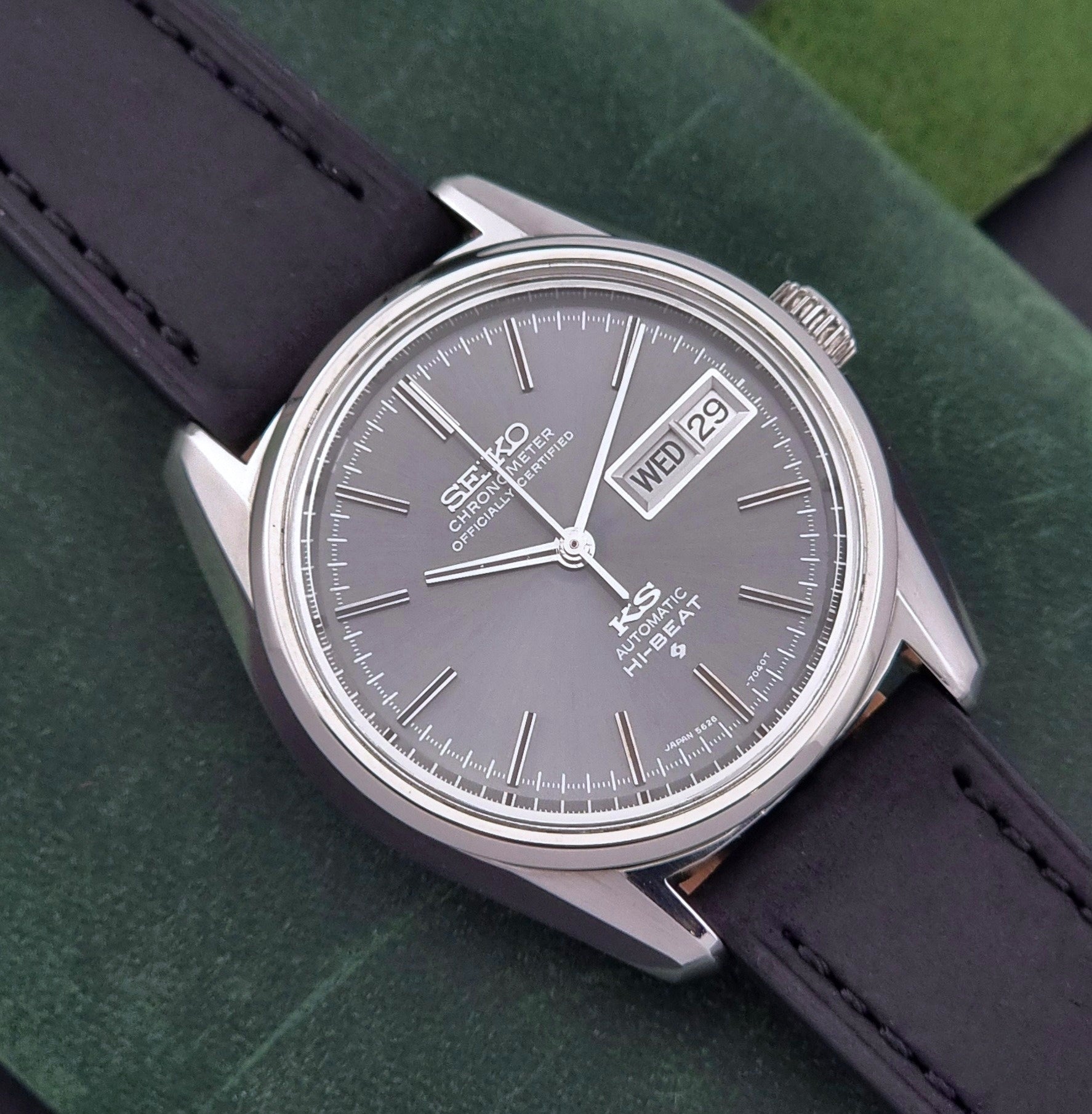 King Seiko watch 5626-7040 watch with black leather strap on a green and gray background dial view
