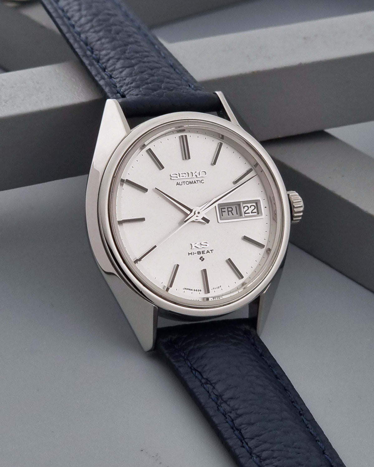 Vintage King Seiko 5626-7110 Hi-Beat automatic watch from 1971, side profile