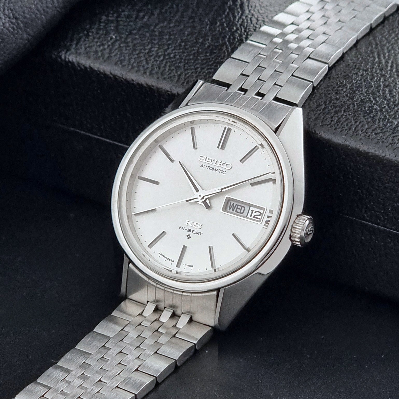 Vintage King Seiko Wristwatch 5626-7113 with a white face on a dark background crown view