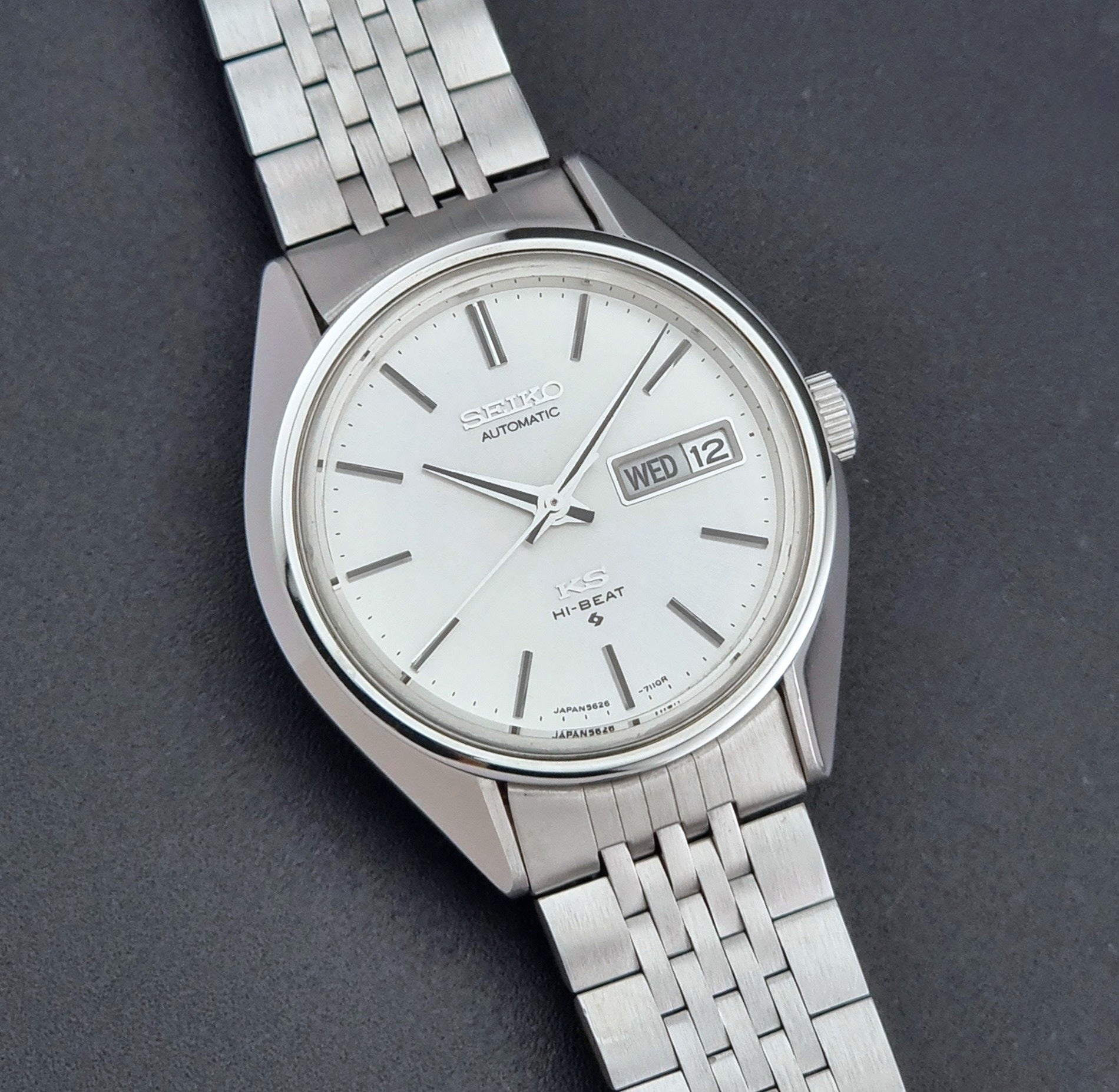 Vintage King Seiko Wristwatch 5626-7113 with a white face on a dark background front view