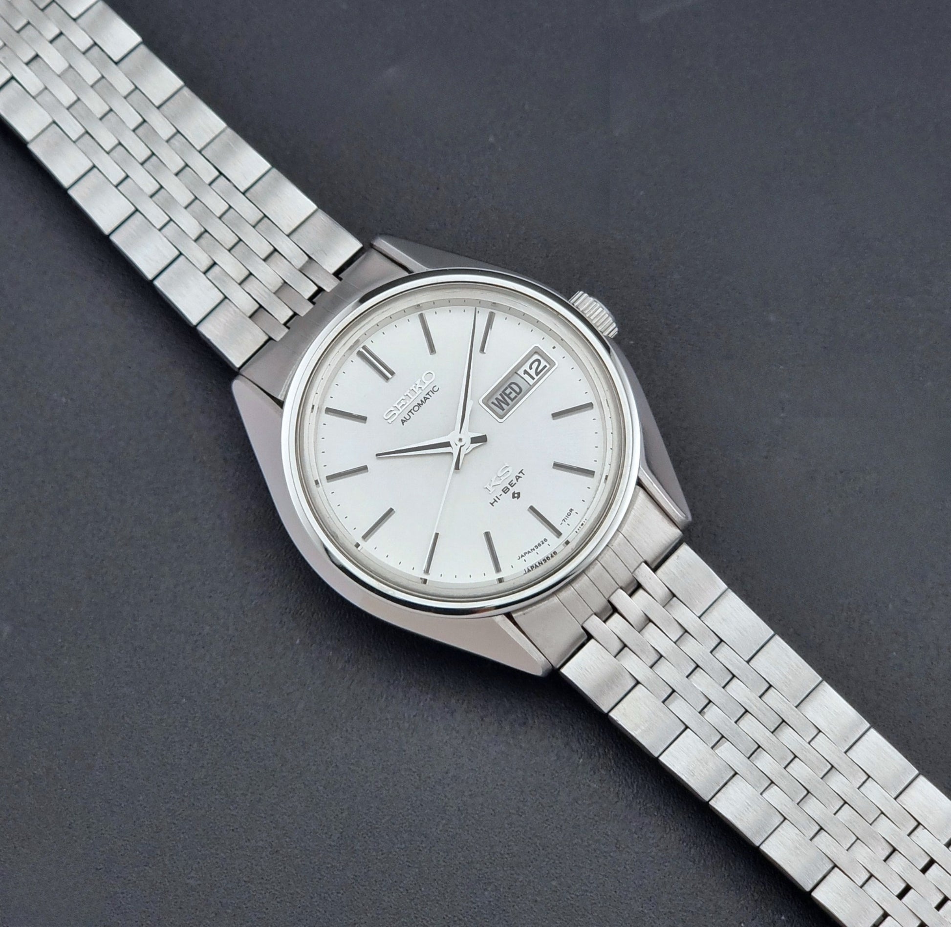 Vintage King Seiko Wristwatch 5626-7113 with a white face on a dark background dial