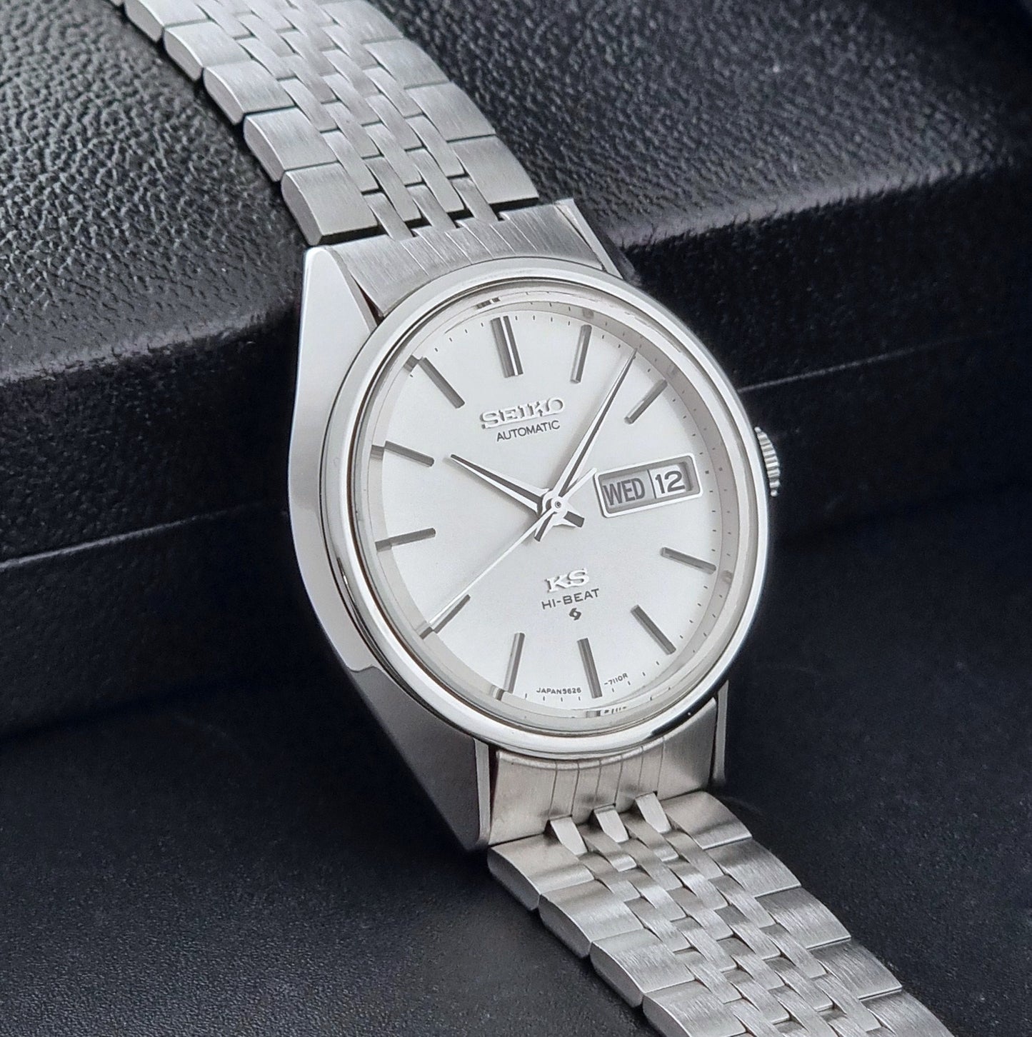 Vintage King Seiko Wristwatch 5626-7113 with a white face on a dark background side view