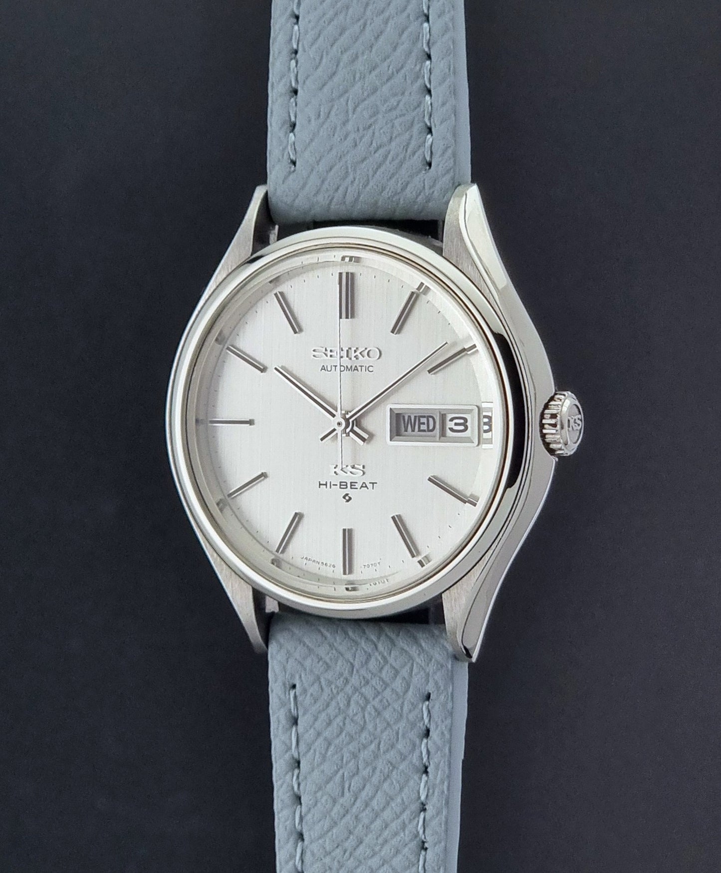 Vintage King Seiko Wristwatch 5626-7121 with a grey strap on a dark background crown profile view