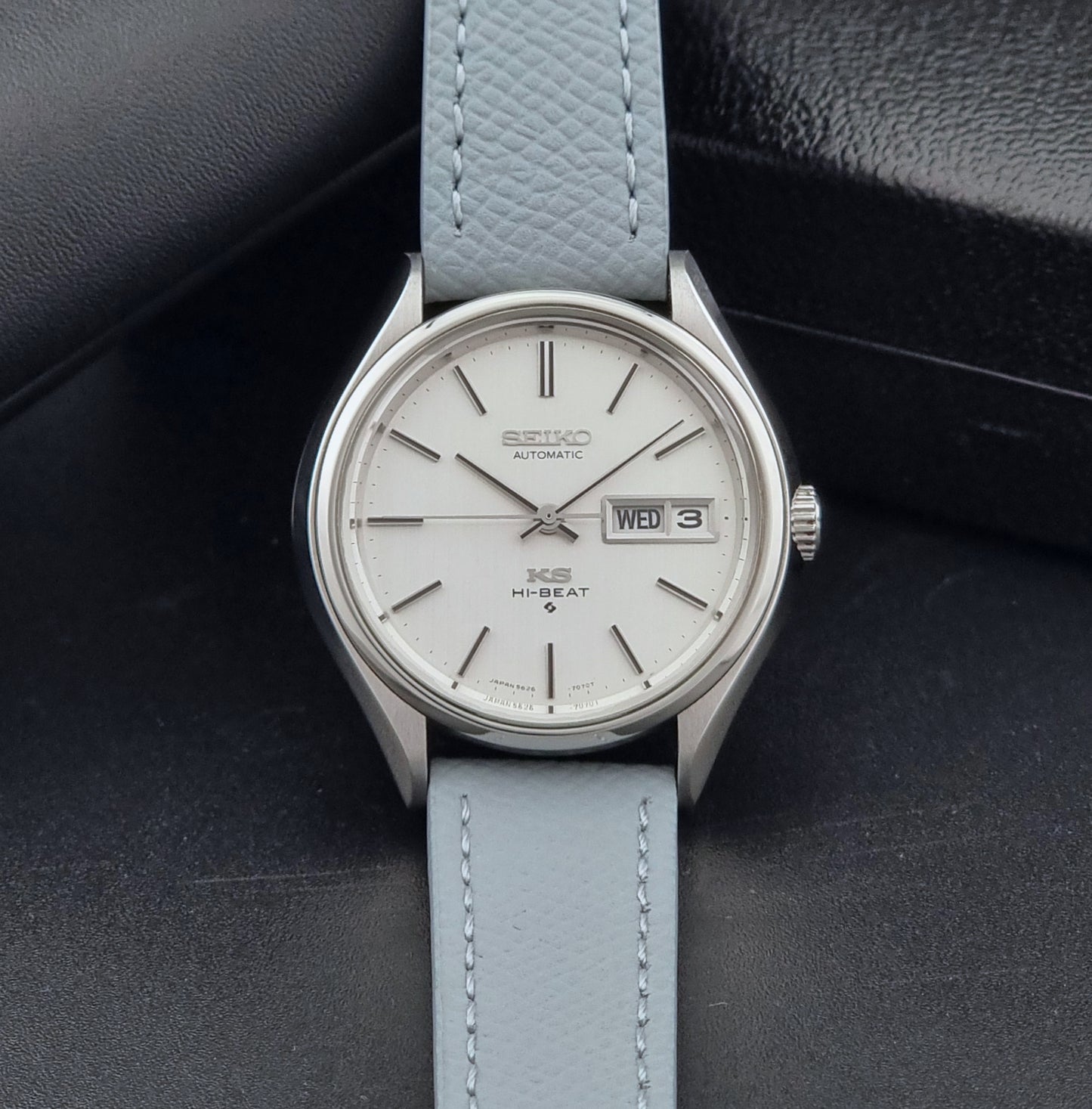 Vintage King Seiko Wristwatch 5626-7121 with a grey strap on a dark background dial view