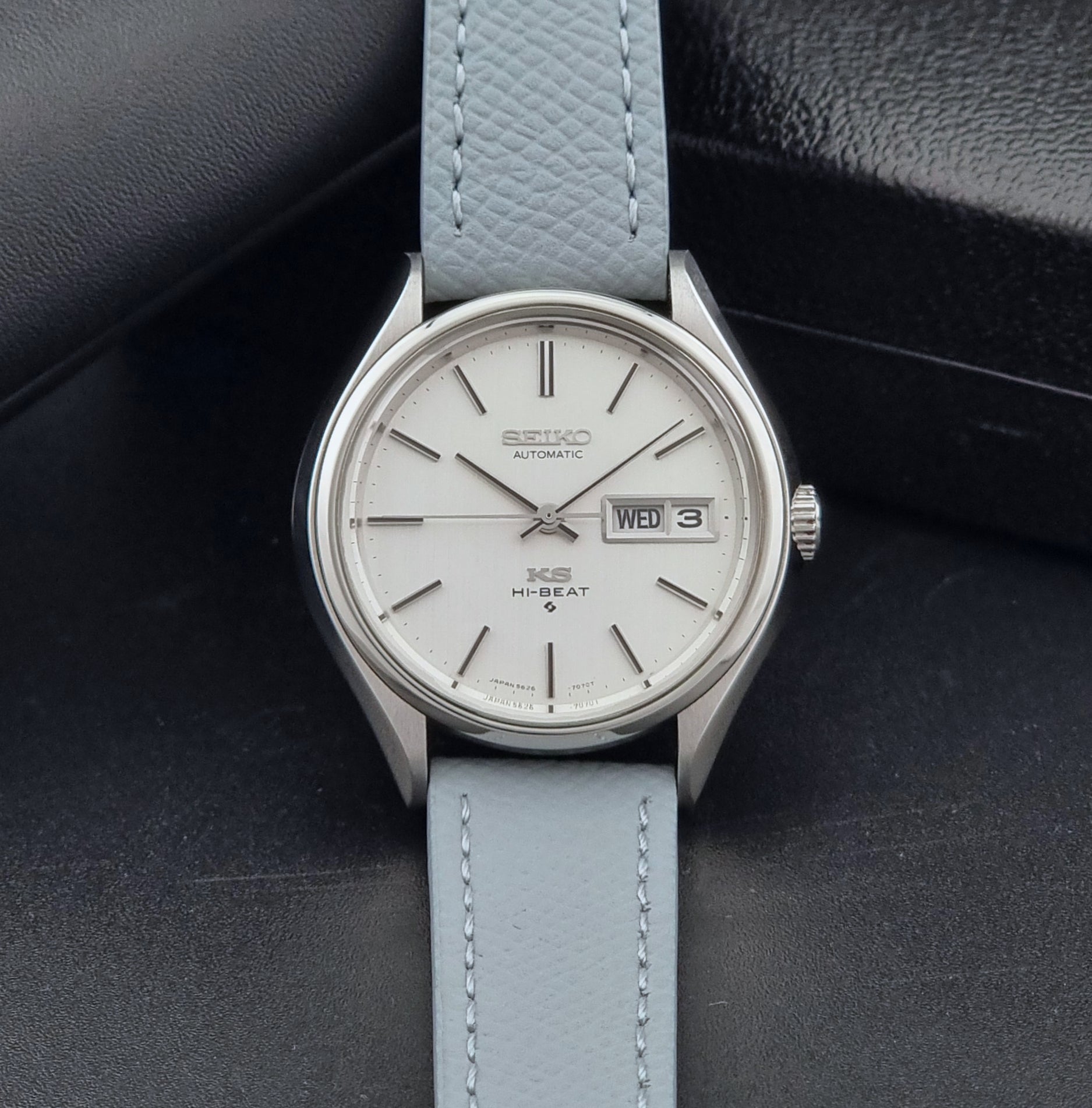 Vintage King Seiko Wristwatch 5626-7121 with a grey strap on a dark background dial view