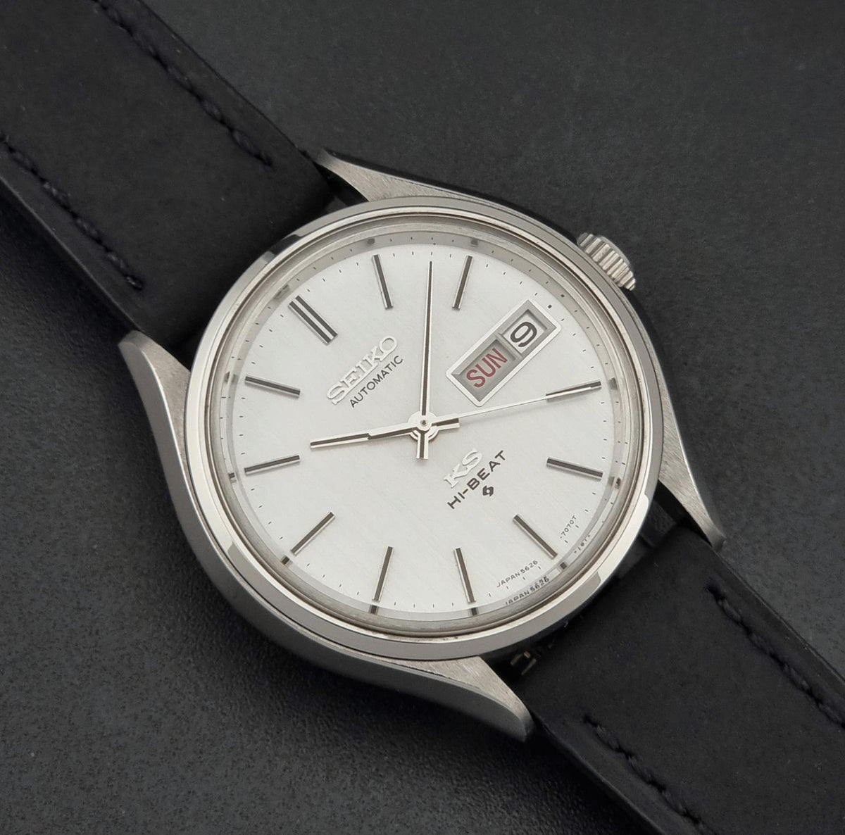 1973 vintage King Seiko 5626-7121 Hi-Beat automatic watch, additional face-on view of the vertically brushed silver dial and hands