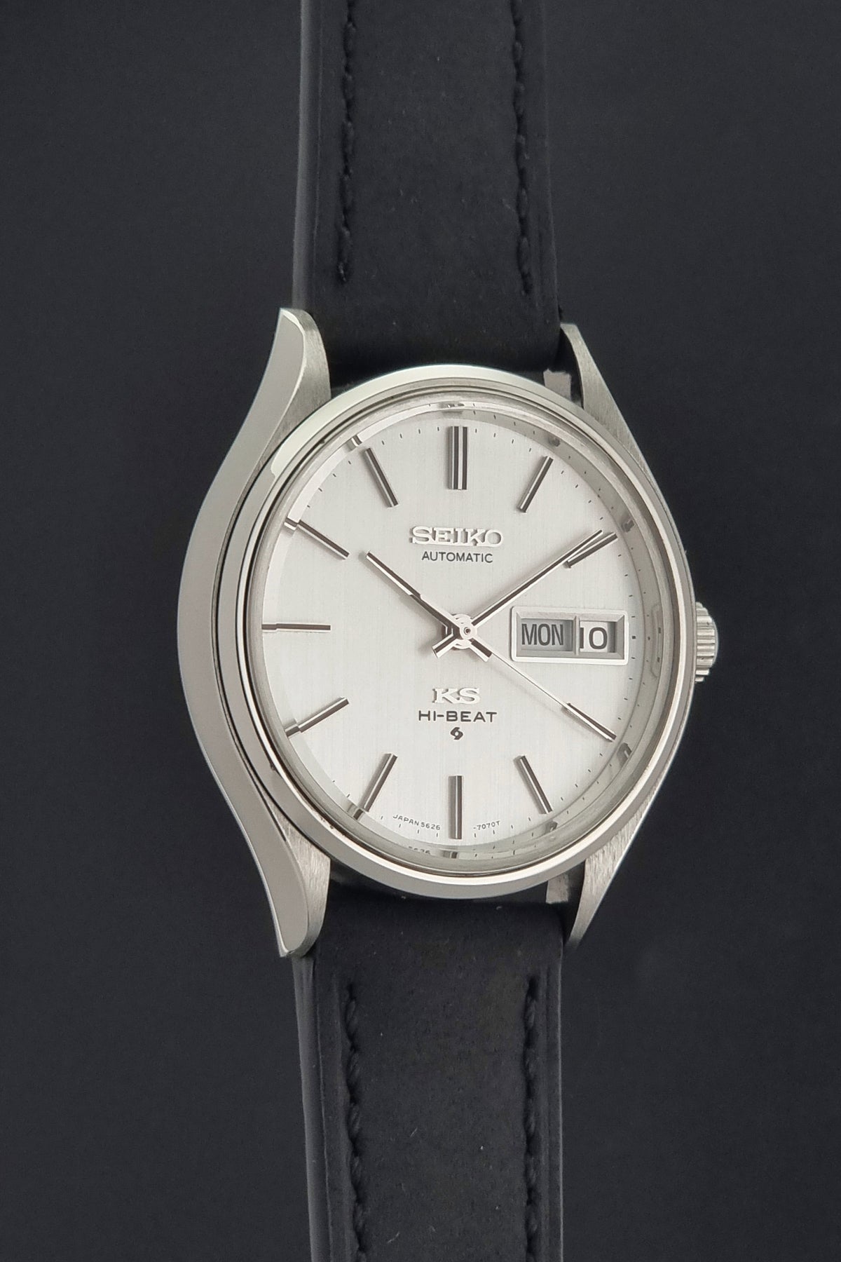 1973 vintage King Seiko 5626-7121 Hi-Beat automatic watch, opposite side profile showing the case shape and lugs