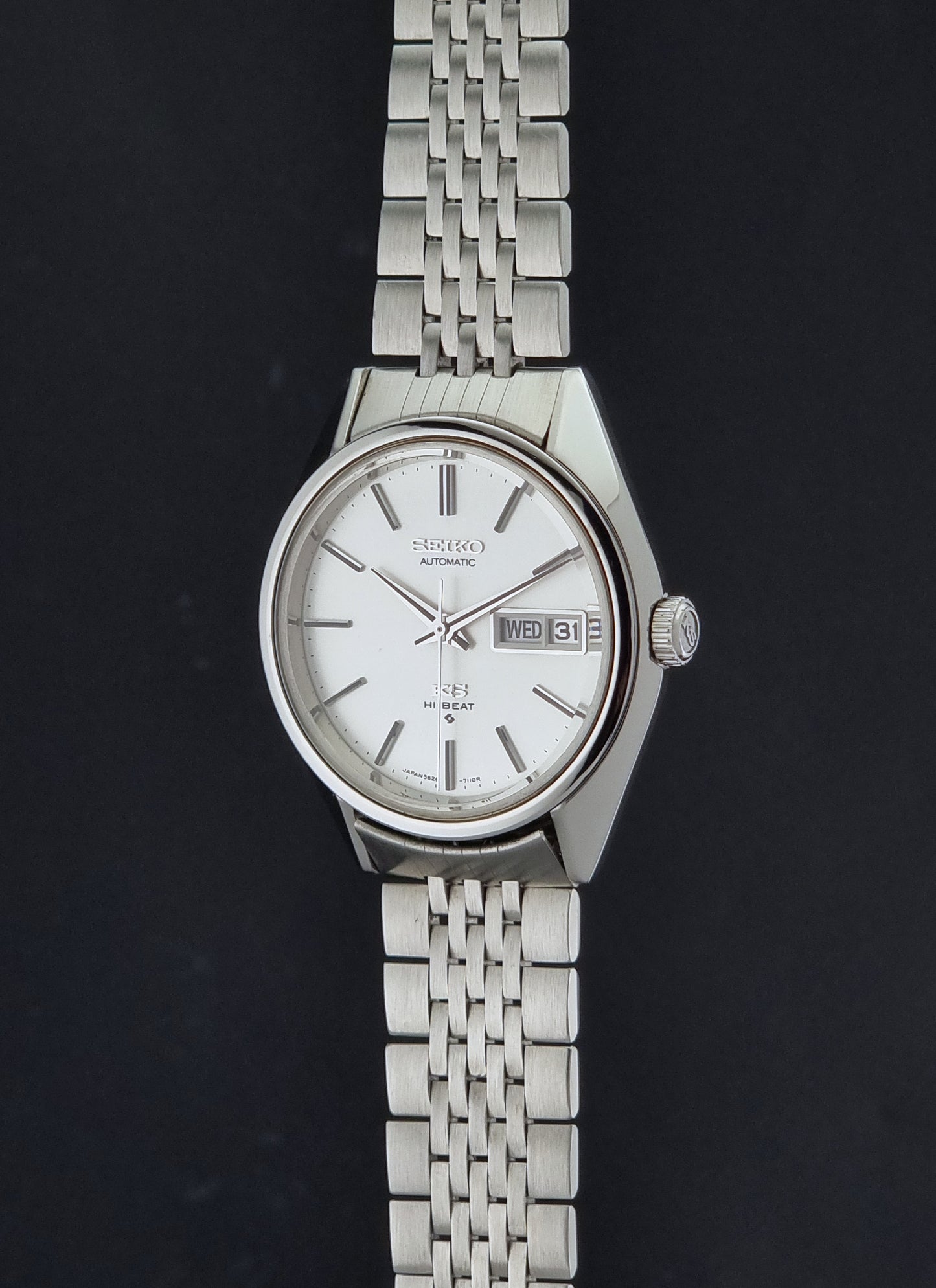 Vintage King Seiko 5626-7111 Wristwatch with white dial on a dark background crown profile view