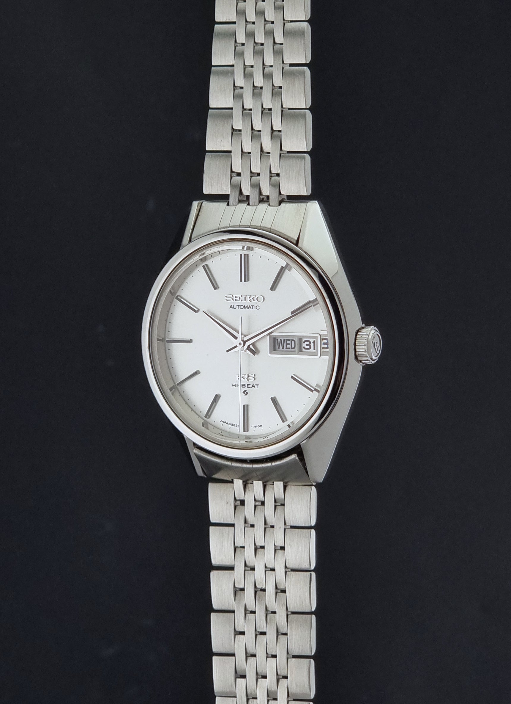 Vintage King Seiko 5626-7111 Wristwatch with white dial on a dark background crown profile view
