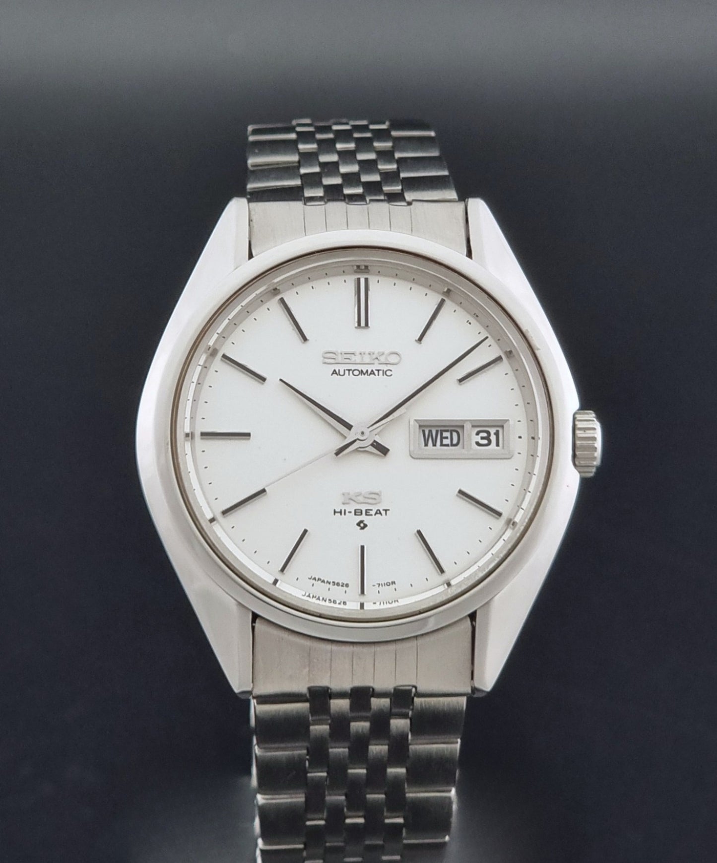 Vintage King Seiko 5626-7111 Wristwatch with white dial on a dark background dial view