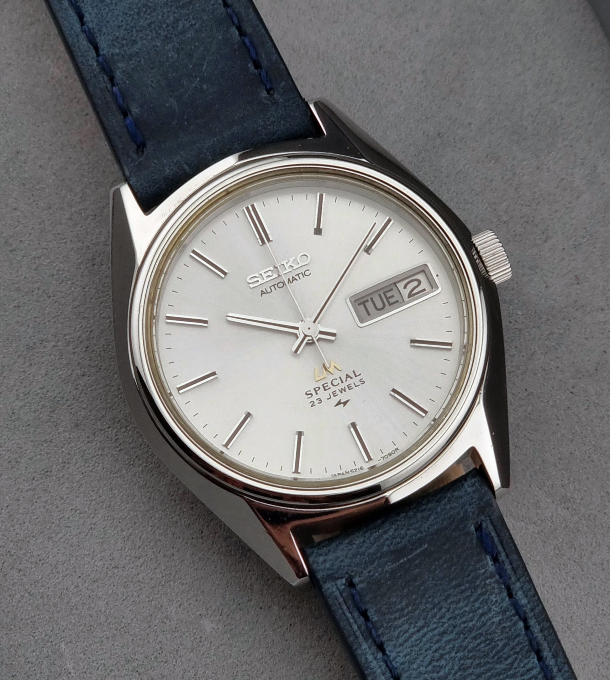 Seiko Wristwatch LordMatic Special 5216-7080 Vintage 1974 with blue leather strap on a gray surface