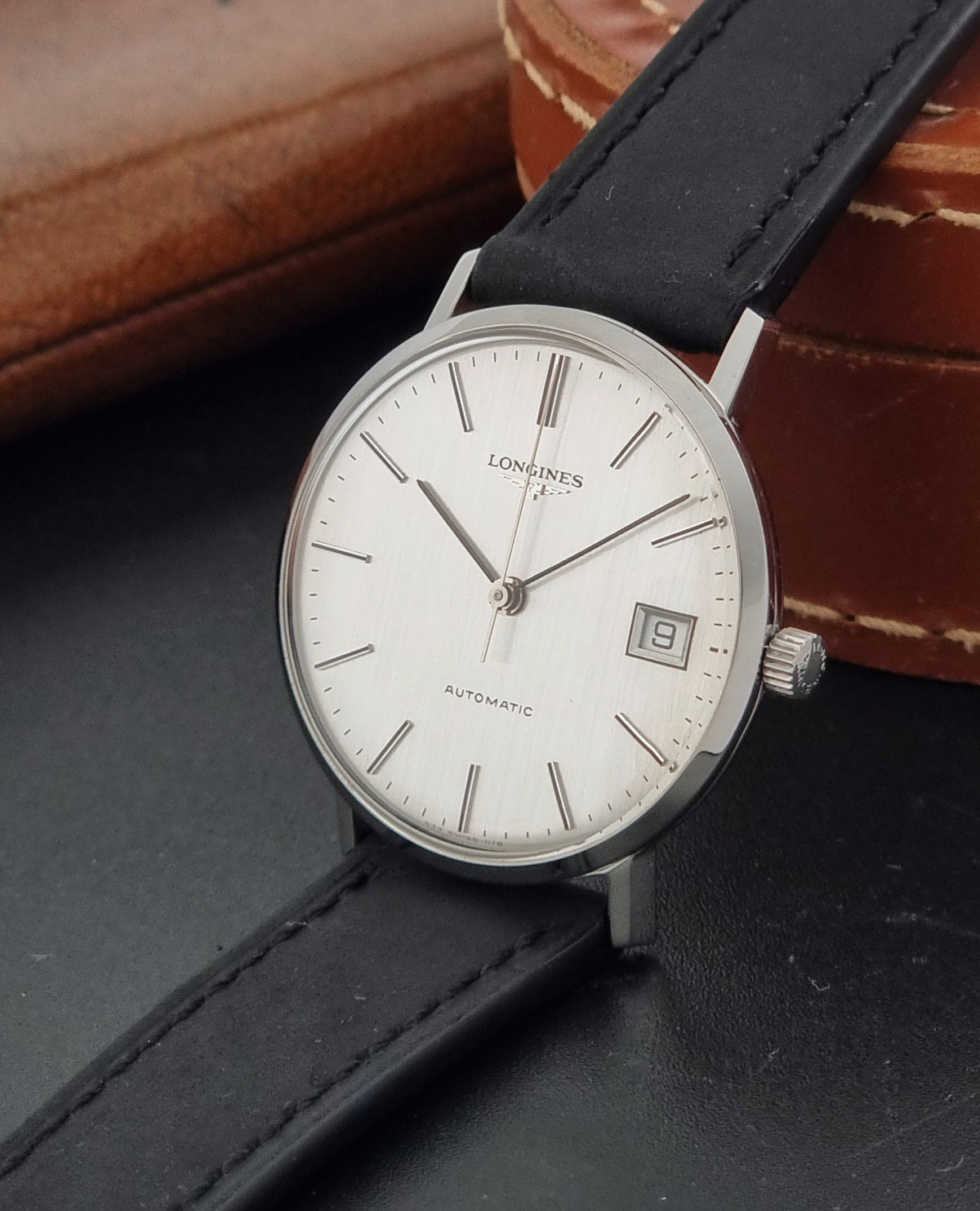 1977 vintage Longines 1118 automatic date watch, crown-side view of the winding crown and case