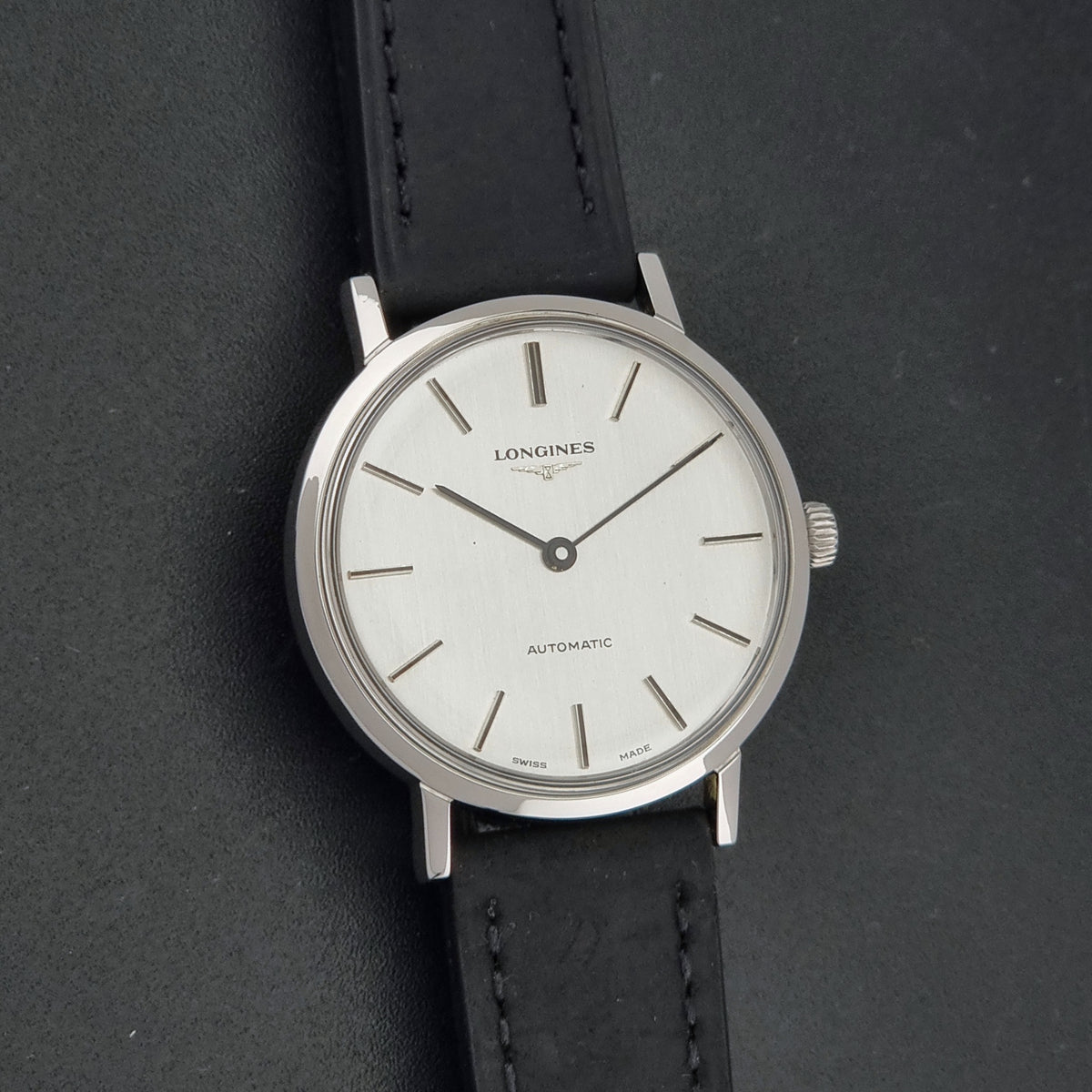1975 vintage Longines 3029-1 automatic watch, additional face-on view of the vertically brushed silver two-hand dial and hands