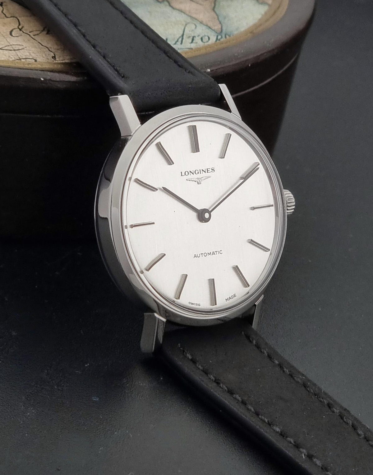 1975 vintage Longines 3029-1 automatic watch, side profile showing the case, lugs and thickness