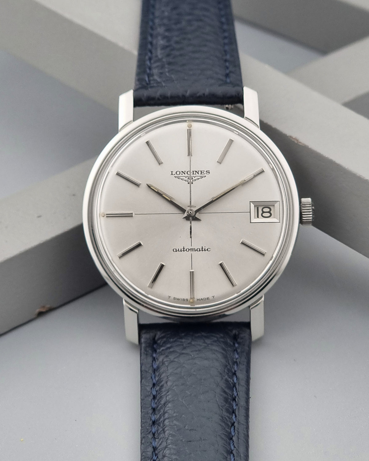 1966 vintage Longines 7570-5 automatic watch, alternate front view showing the silver crosshair dial and case