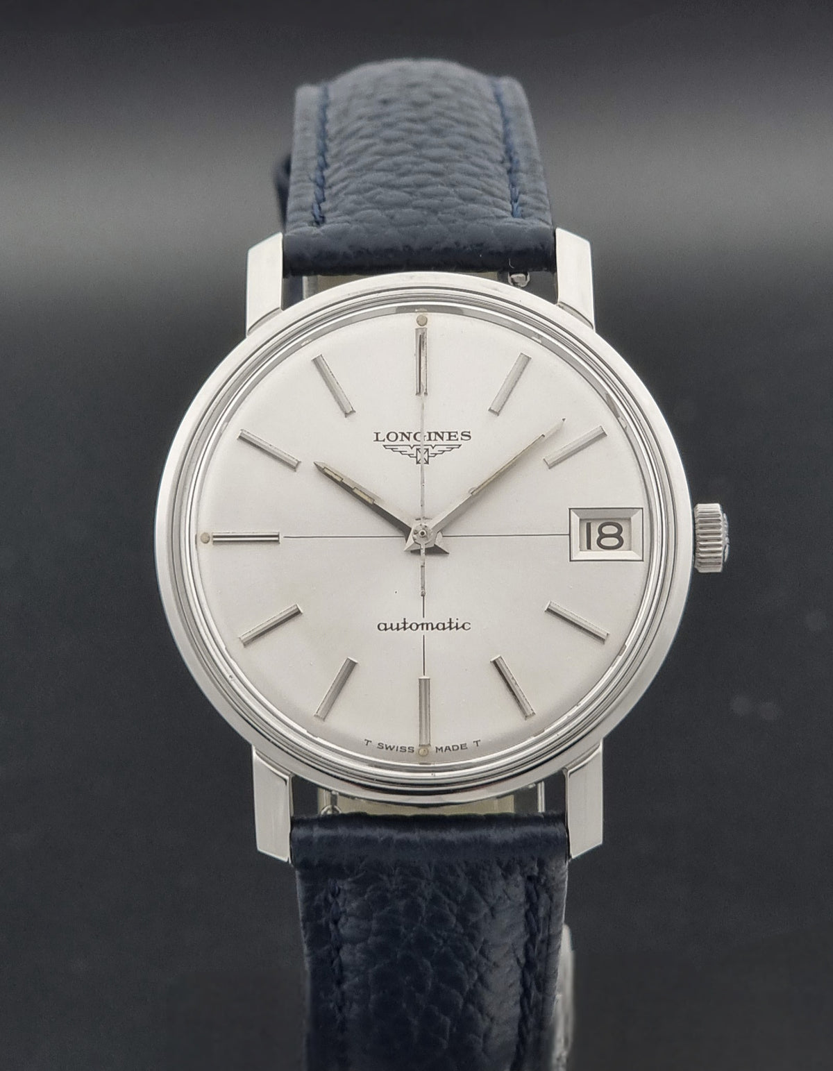 1966 vintage Longines 7570-5 automatic watch, dial detail showing crosshair lines, applied markers and date