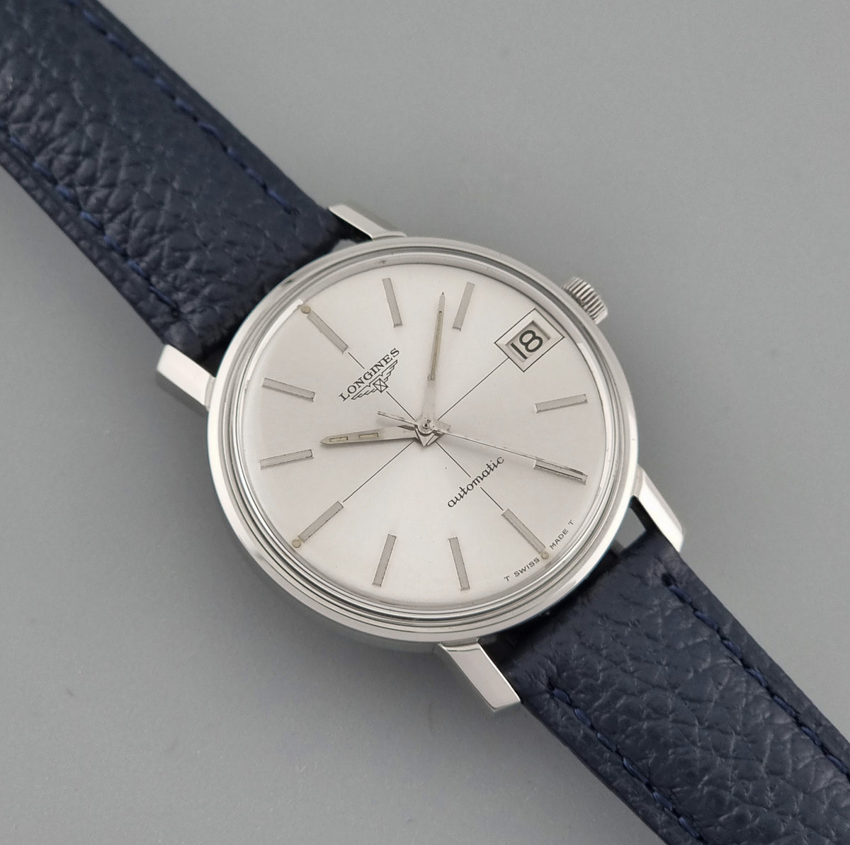 1966 vintage Longines 7570-5 automatic watch, front view highlighting the silver crosshair dial