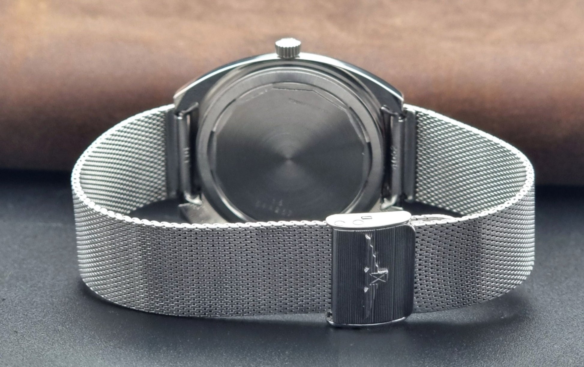 Vintage Longines Admiral Hi frequency Wristwatch 2304-2 with a mesh band on a dark gray background clasp view