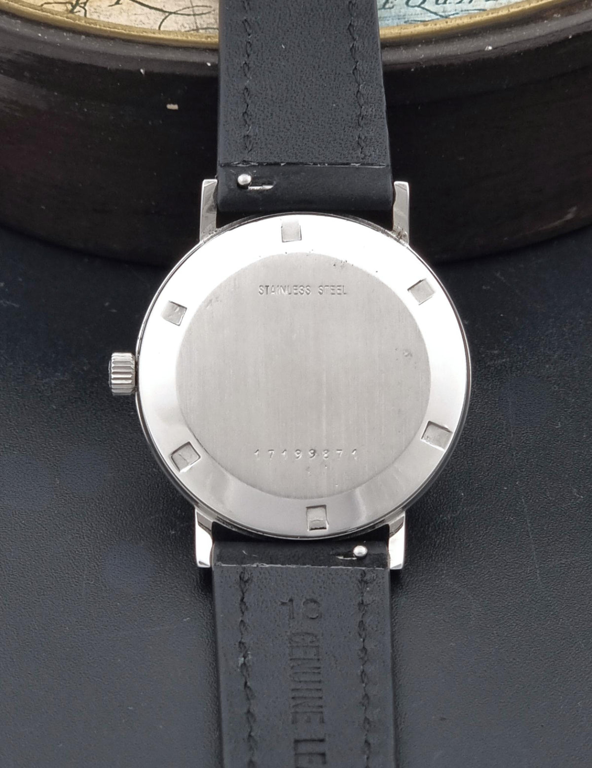 Vintage Longines Conquest 1568-1 automatic date watch from 1975, caseback view