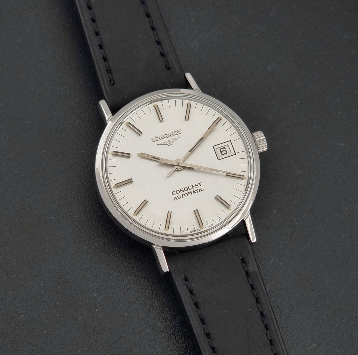 Vintage Longines Conquest 1568-1 automatic date watch from 1975, angled front view