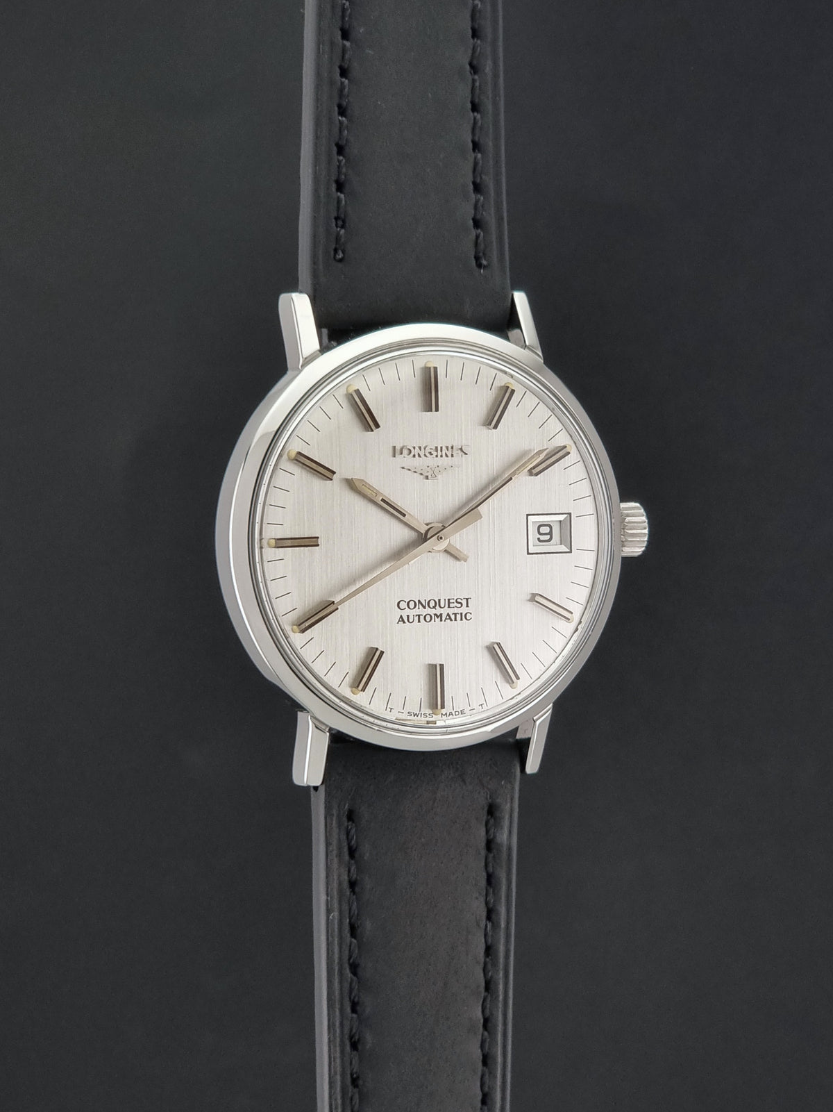 Vintage Longines Conquest 1568-1 automatic date watch from 1975, opposite side profile