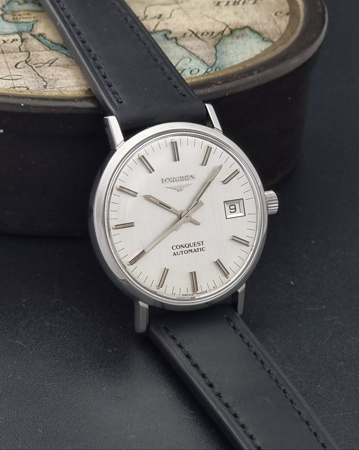 Vintage Longines Conquest 1568-1 automatic date watch from 1975, side profile