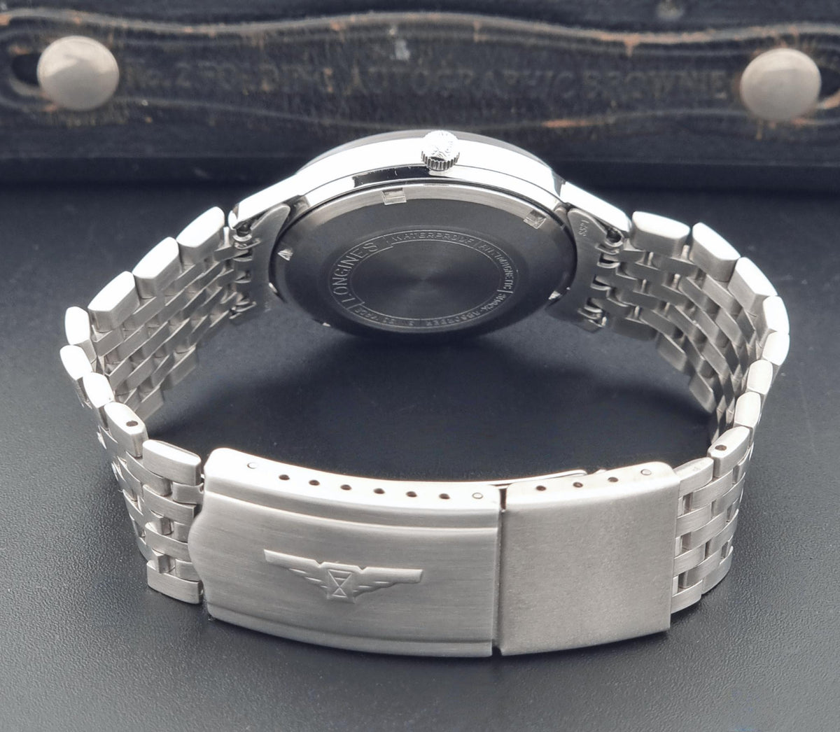 1966 vintage Longines Flagship 3120-2 automatic watch, close-up of the bracelet clasp