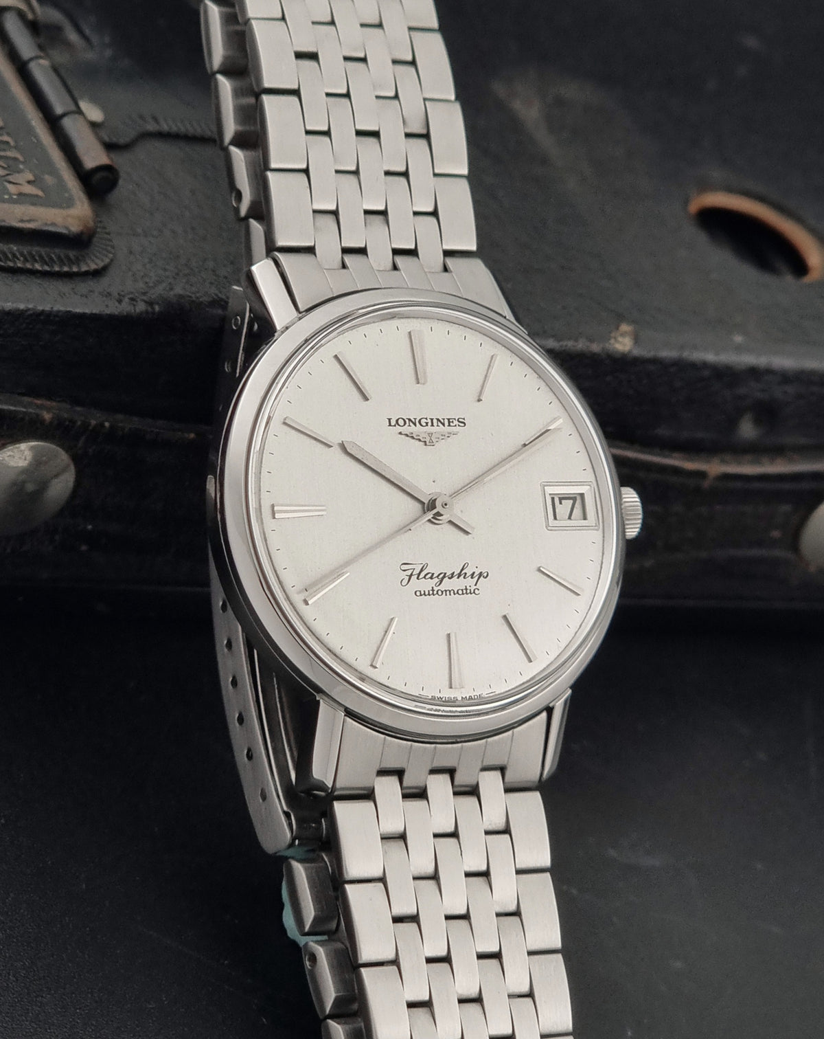 1966 vintage Longines Flagship 3120-2 automatic watch, side profile showing the case, lugs and thickness