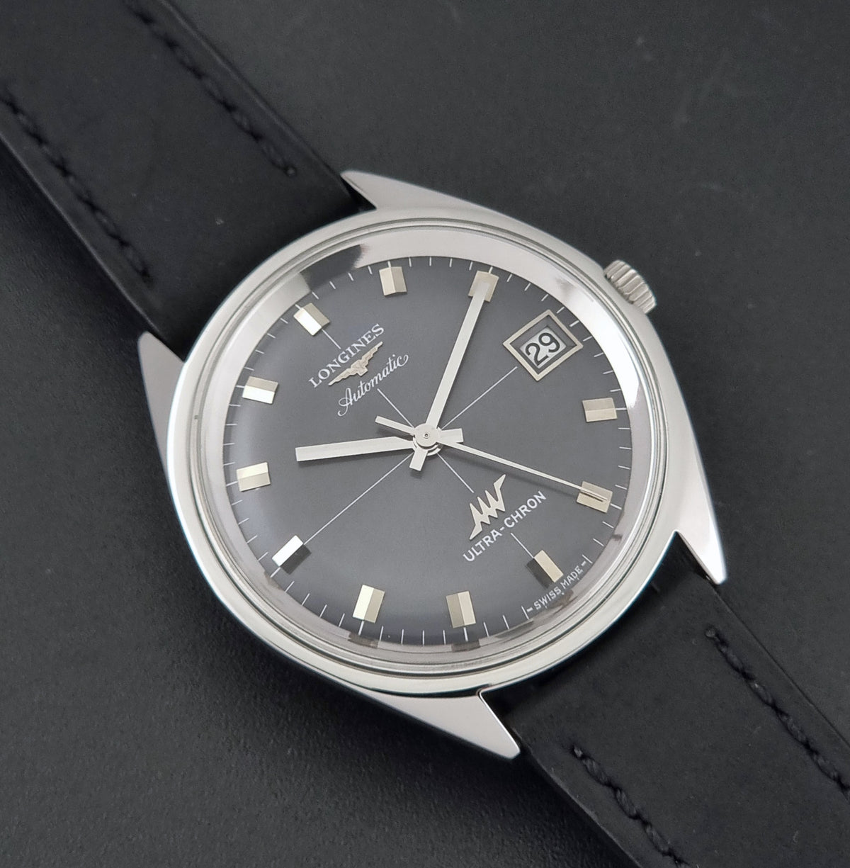 Vintage Longines Ultra-Chron 8301 crosshair automatic watch from 1974, close-up dial view