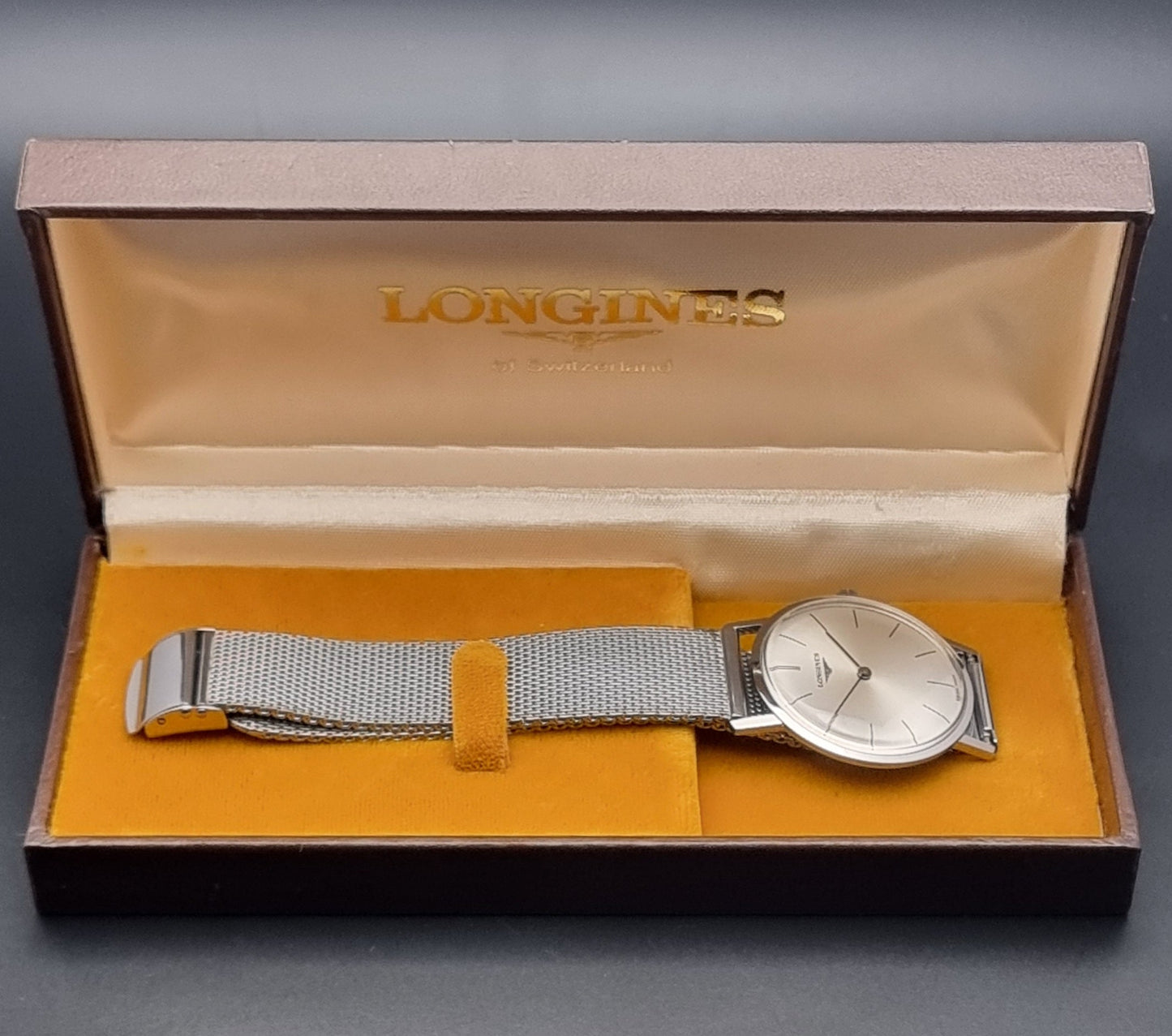 Longines watch 1077 Cal 847.4 - Past2PresentWatches - Wristwatch - box view