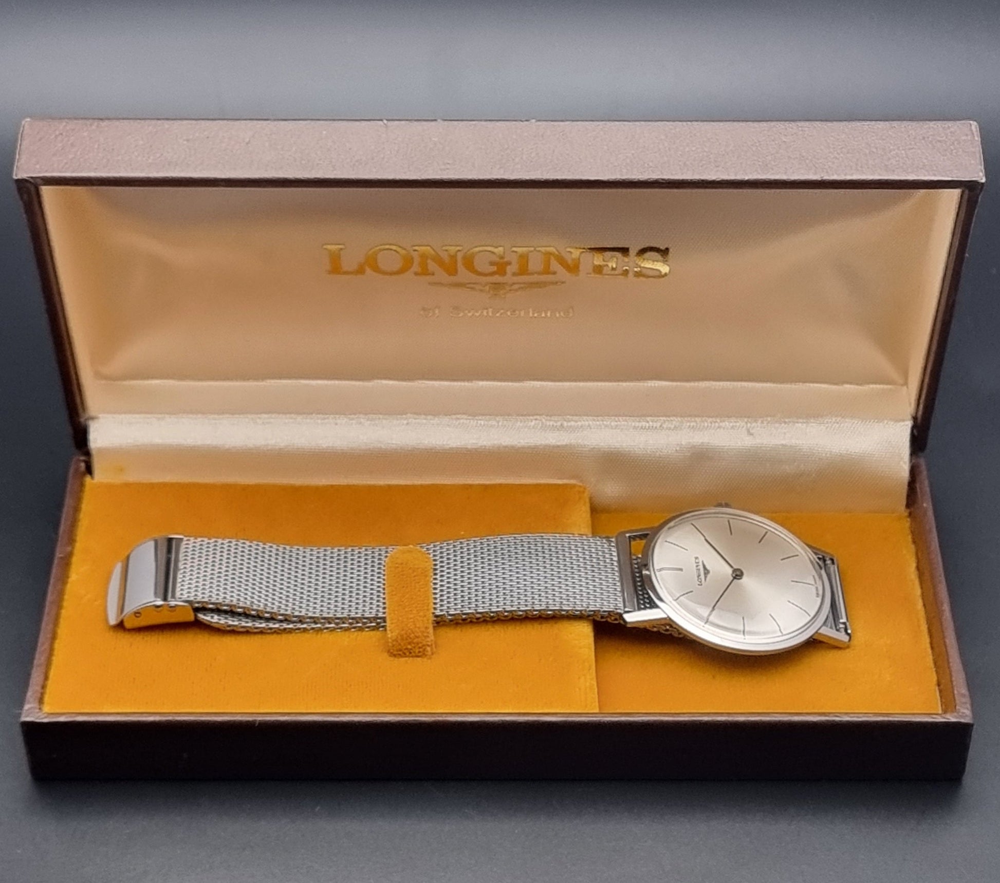 Longines watch 1077 Cal 847.4 - Past2PresentWatches - Wristwatch - box view