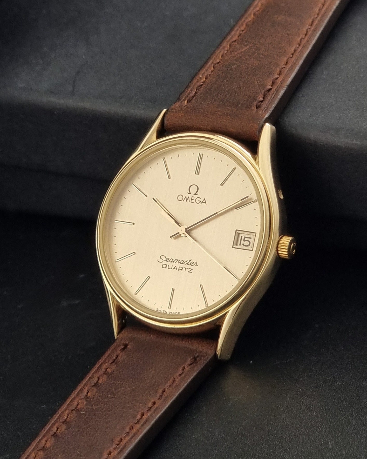 Vintage Omega Quartz Seamaster 196.0281 Wristwatch in a gold case crown view