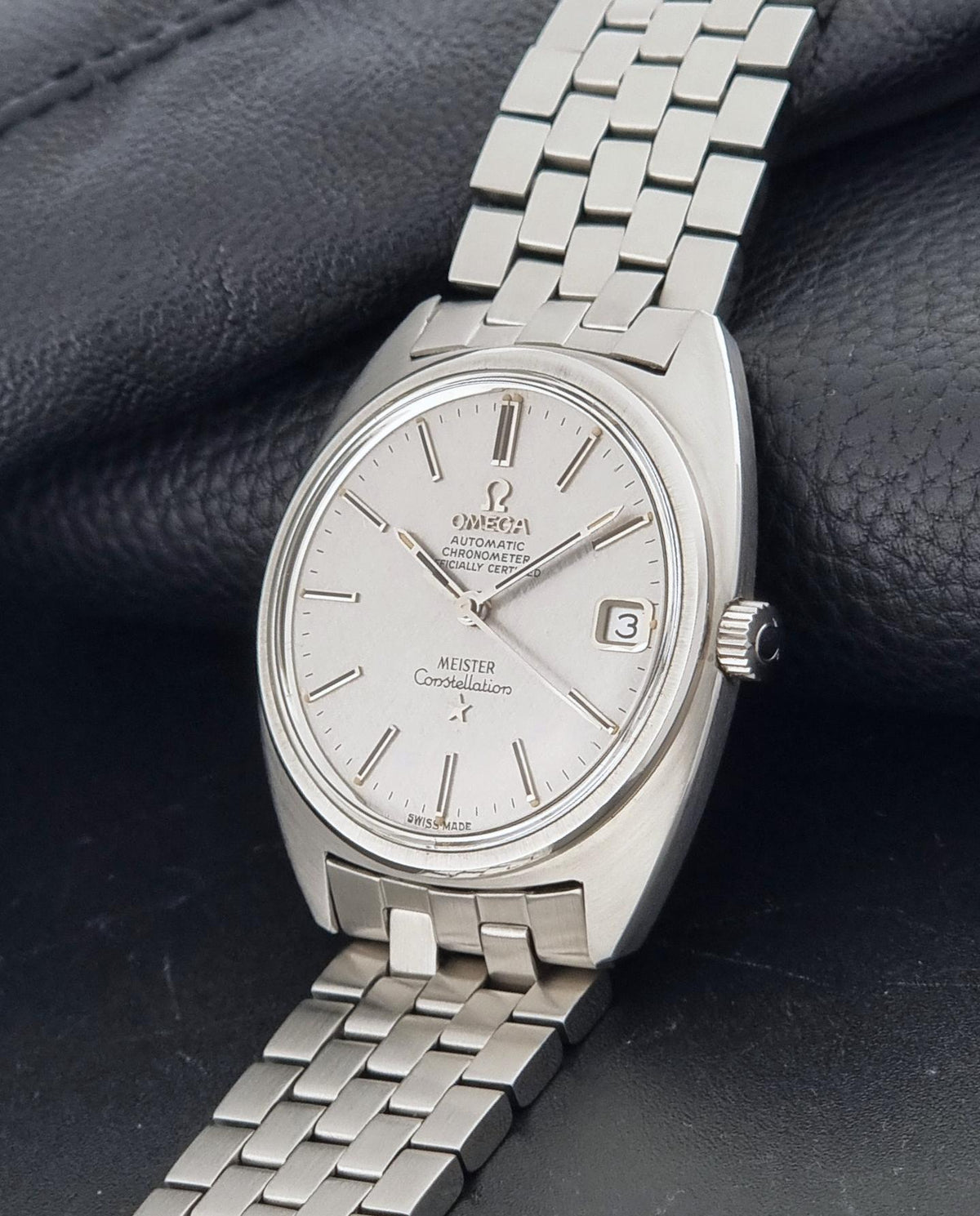 1970 vintage Omega Constellation 168.017 Meister watch; crown view showing the winding crown and case profile