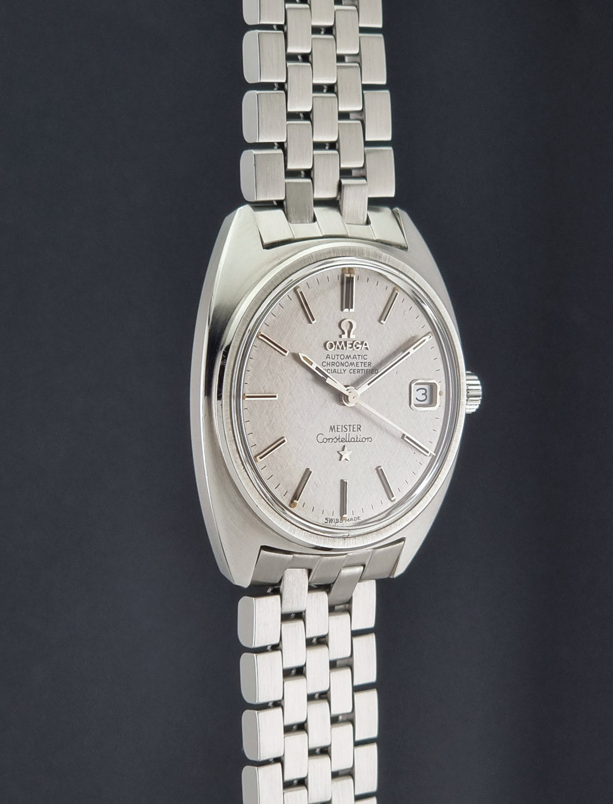 1970 vintage Omega Constellation 168.017 Meister watch; side profile showing the case shape and lugs
