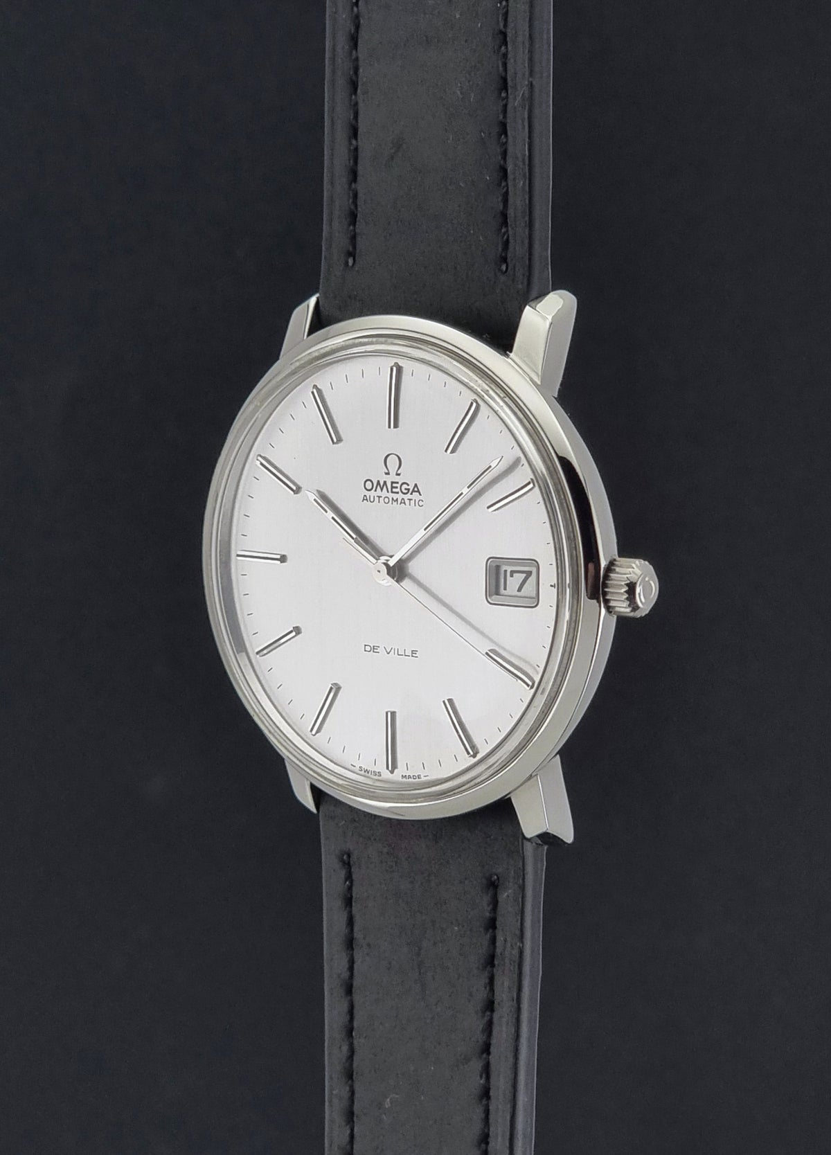 Vintage Omega De Ville 166.0134 automatic watch from 1972, crown profile