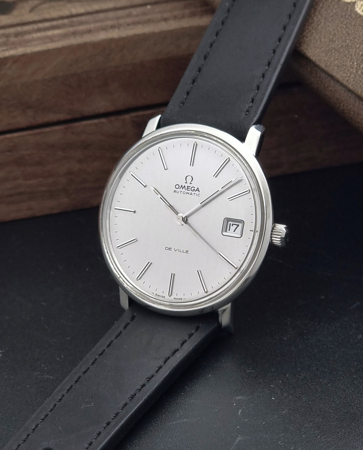 Vintage Omega De Ville 166.0134 automatic watch from 1972, crown-side detail