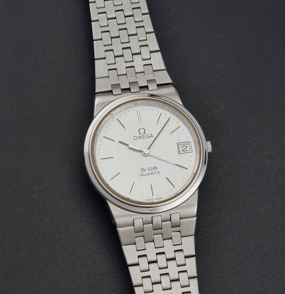 Vintage Omega De Ville 196.0159 quartz watch from 1982, close-up dial view