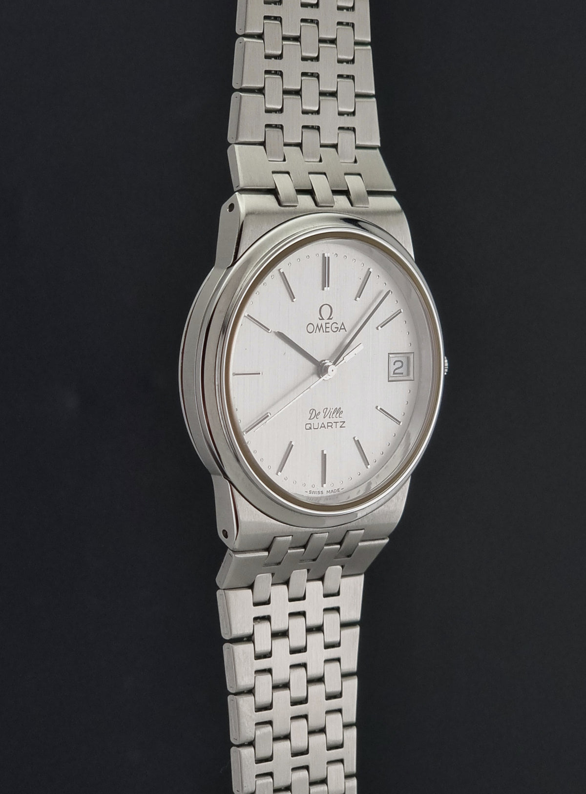 Vintage Omega De Ville 196.0159 quartz watch from 1982, opposite side profile