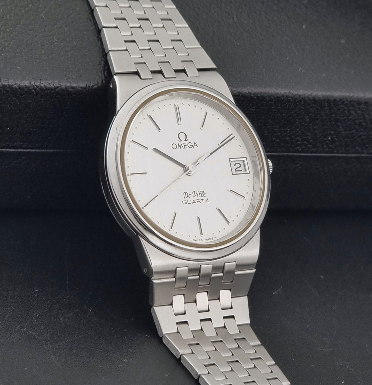 Vintage Omega De Ville 196.0159 quartz watch from 1982, side profile