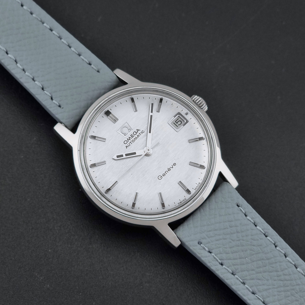 Vintage Omega Genève 166.070 automatic watch from 1970, close-up dial view