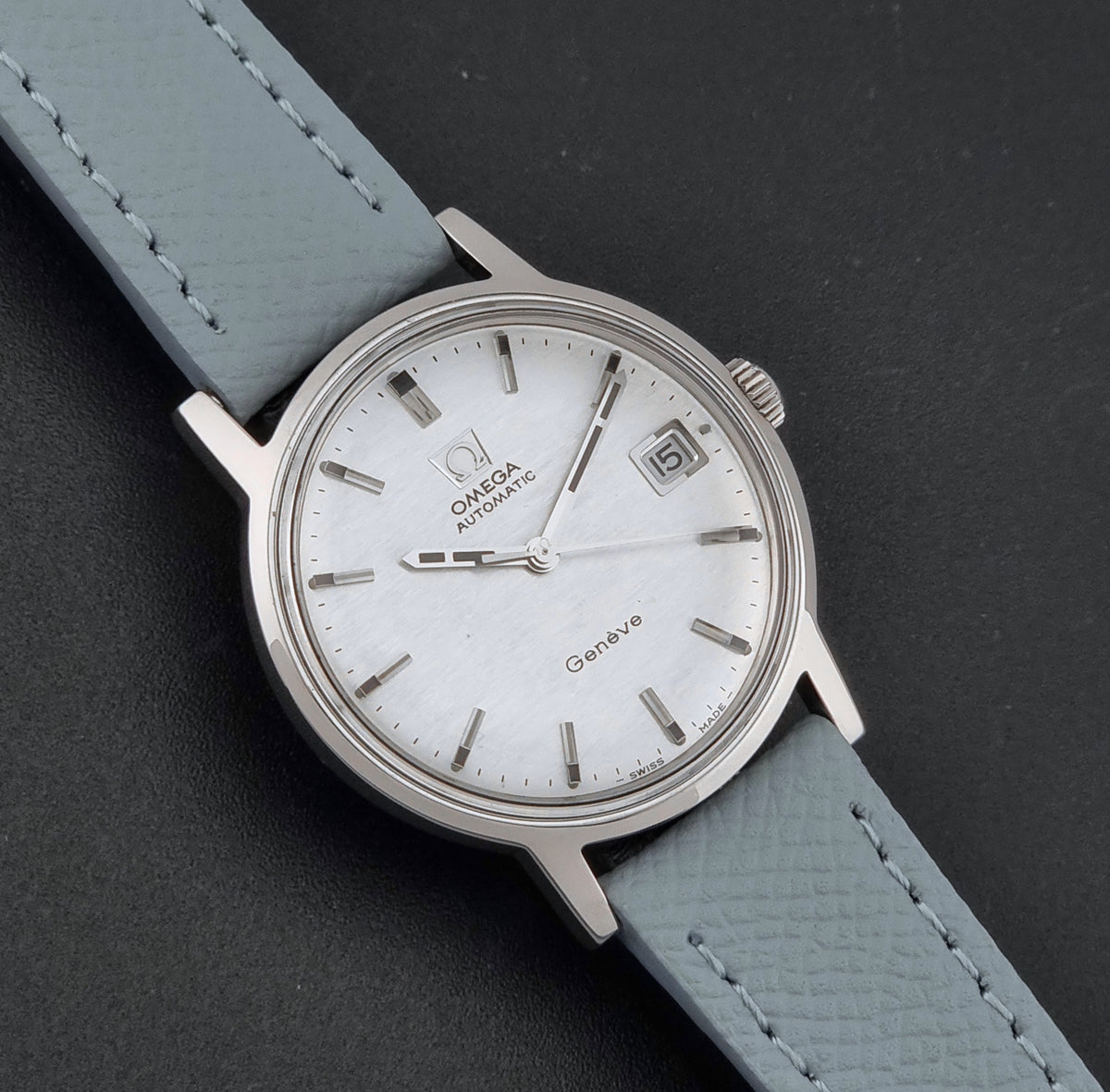 Vintage Omega Genève 166.070 automatic watch from 1970, angled front view