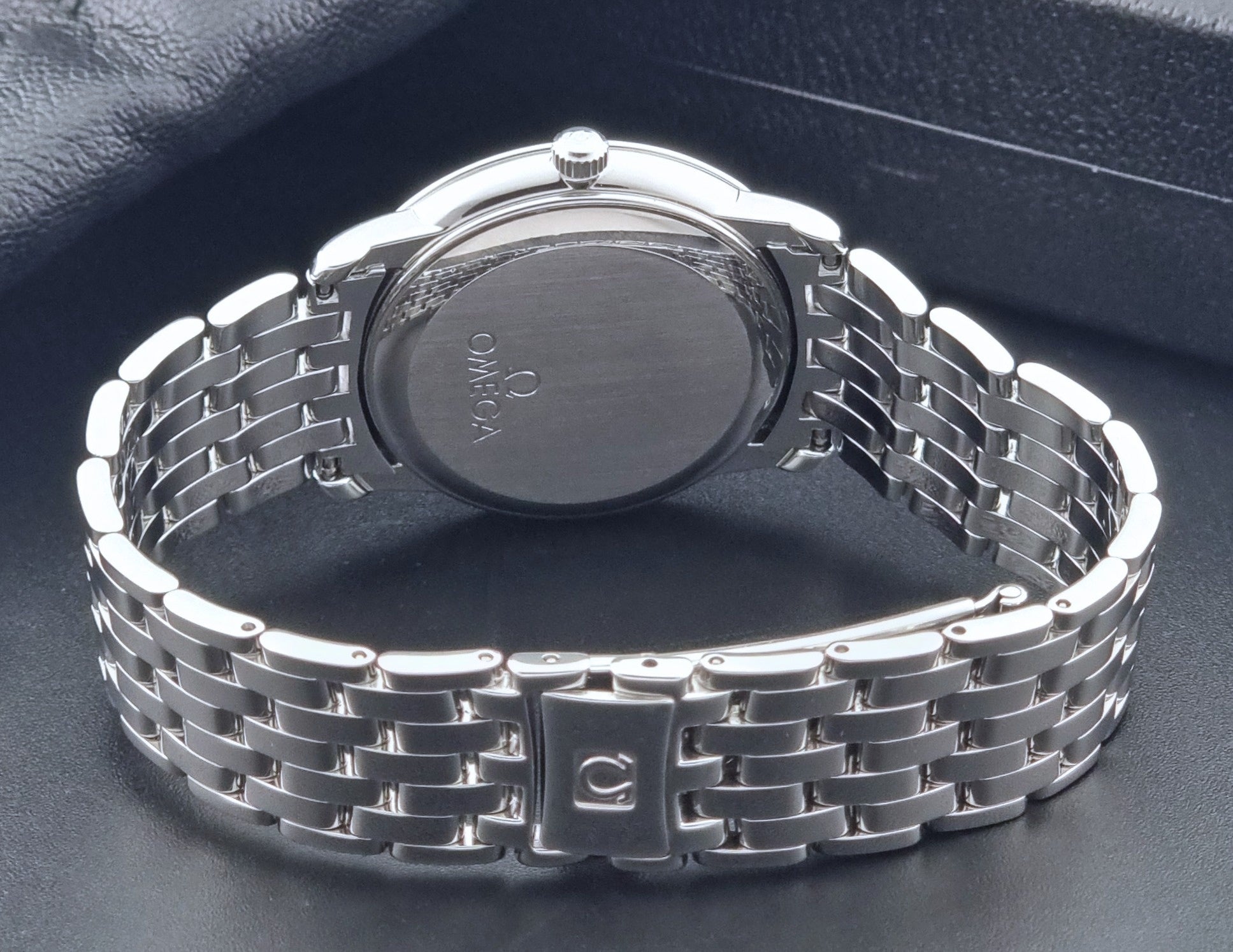 Omega watch a De-Ville Prestige 168.1050 with a stainless steel bracelet on a dark background bracelet view